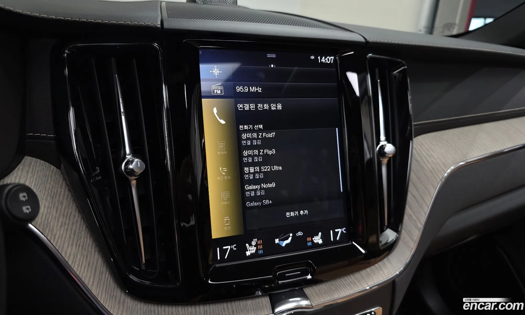 Volvo XC60 2019 YV1UZ68TCL1415936 — 12