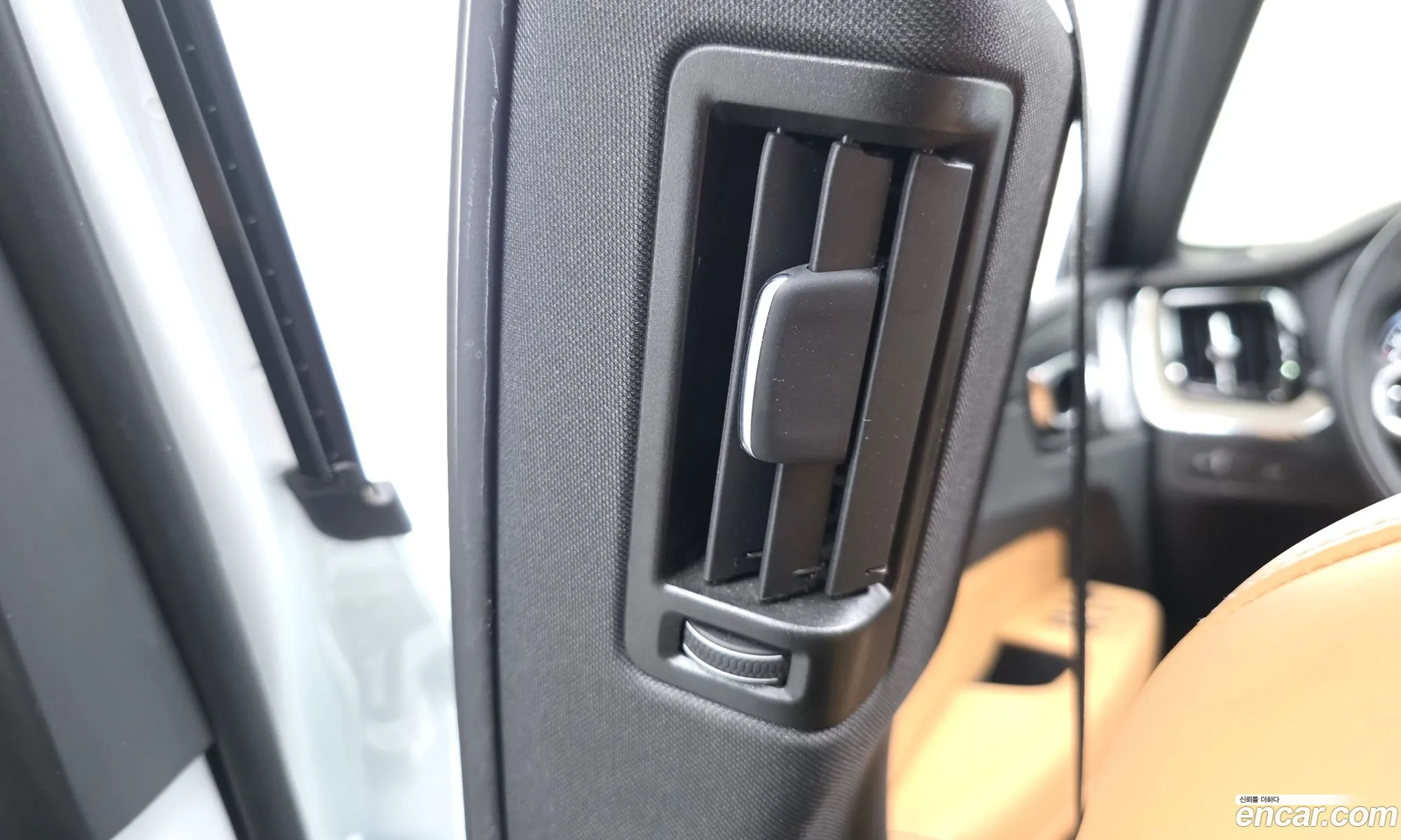 Volvo XC60 2019 YV1UZ68TCL1415936 — 31