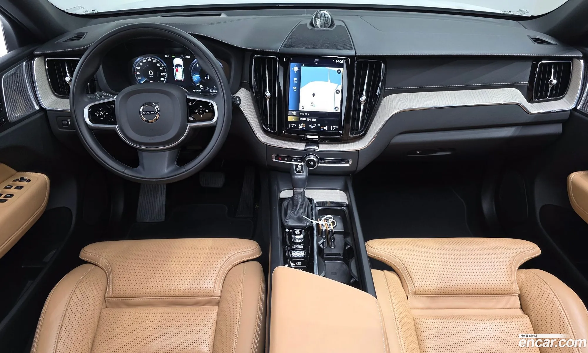Volvo XC60 2019 YV1UZ68TCL1415936 — 37
