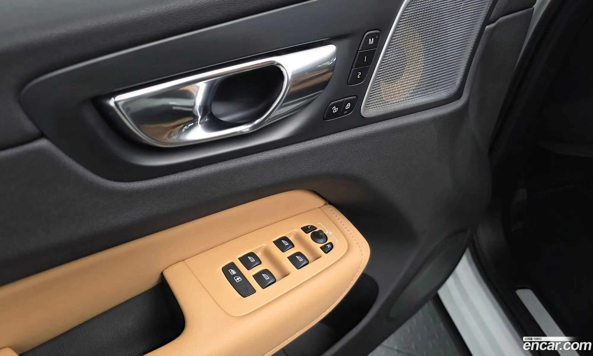 Volvo XC60 2019 YV1UZ68TCL1415936 — 4