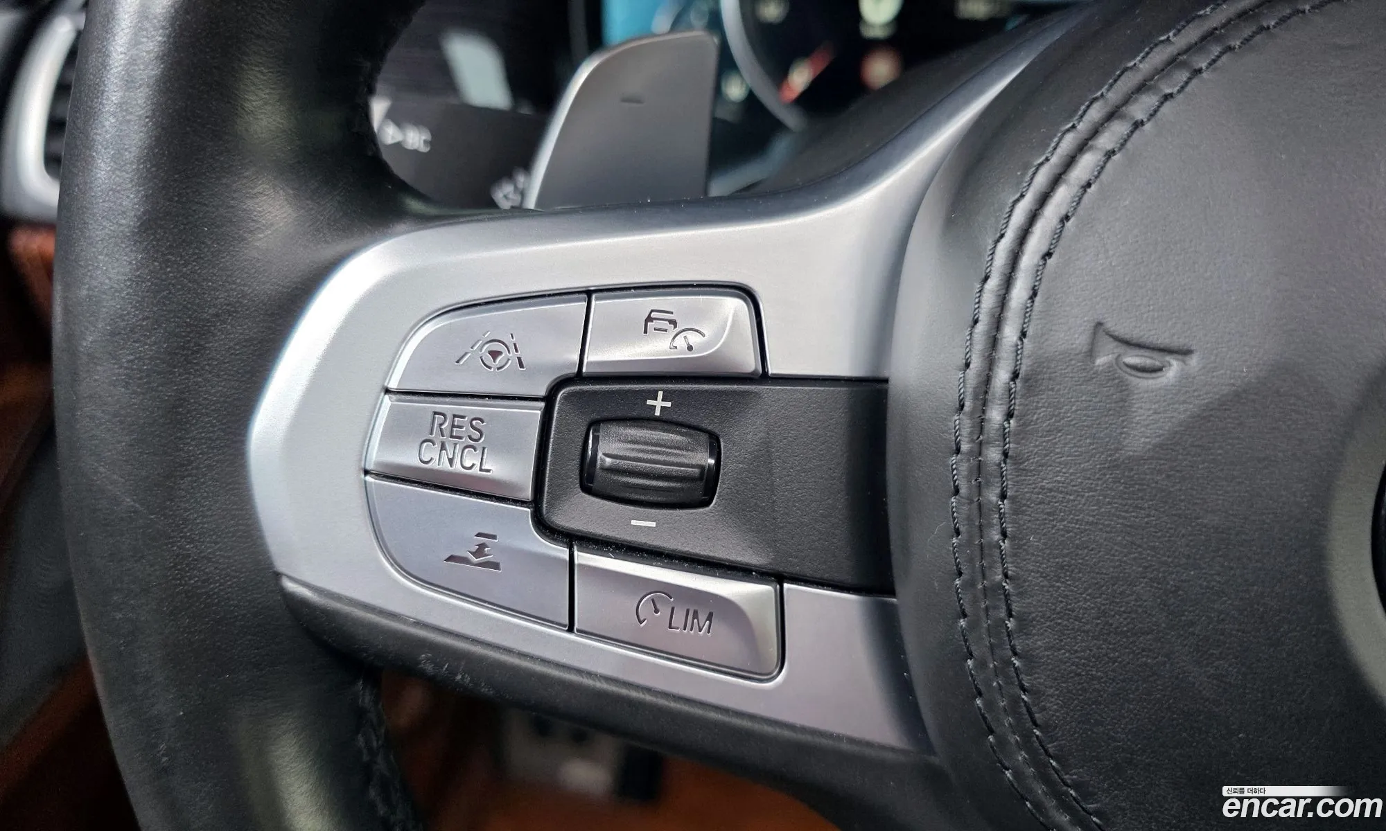 BMW 7 Series 2018 WBA7H6103JG987742 — 31