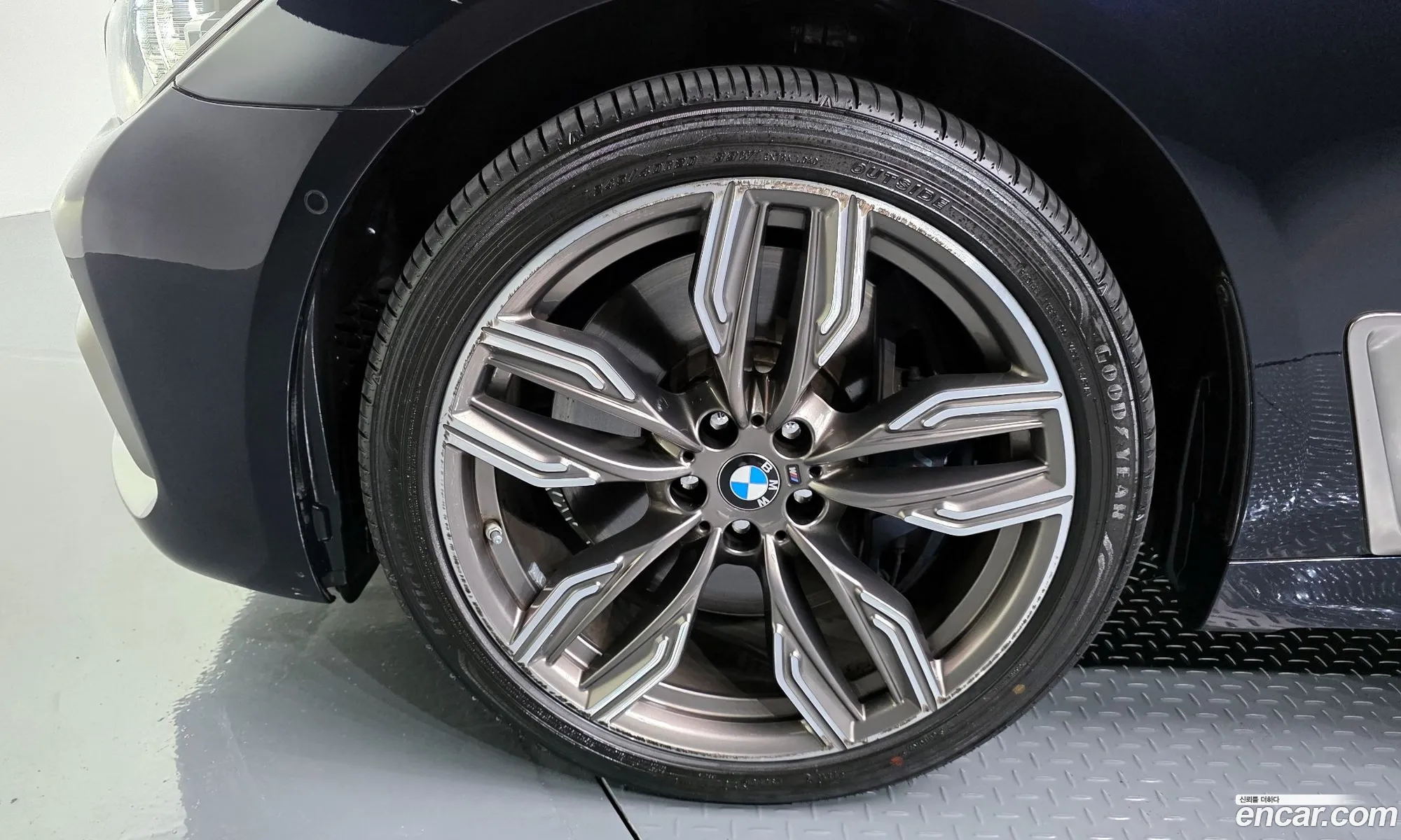 BMW 7 Series 2018 WBA7H6103JG987742 — 24