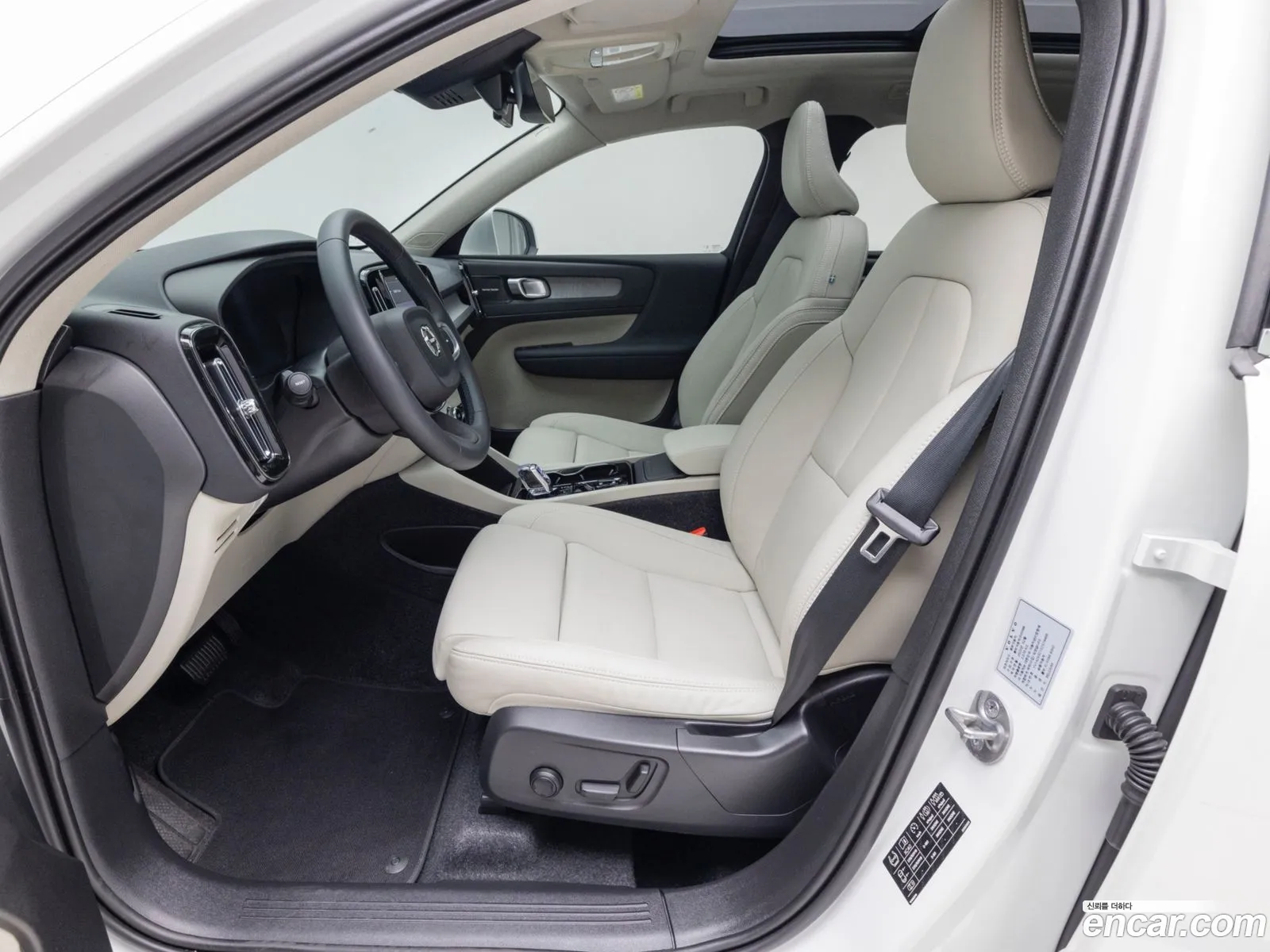 Volvo XC40 2025 — 10