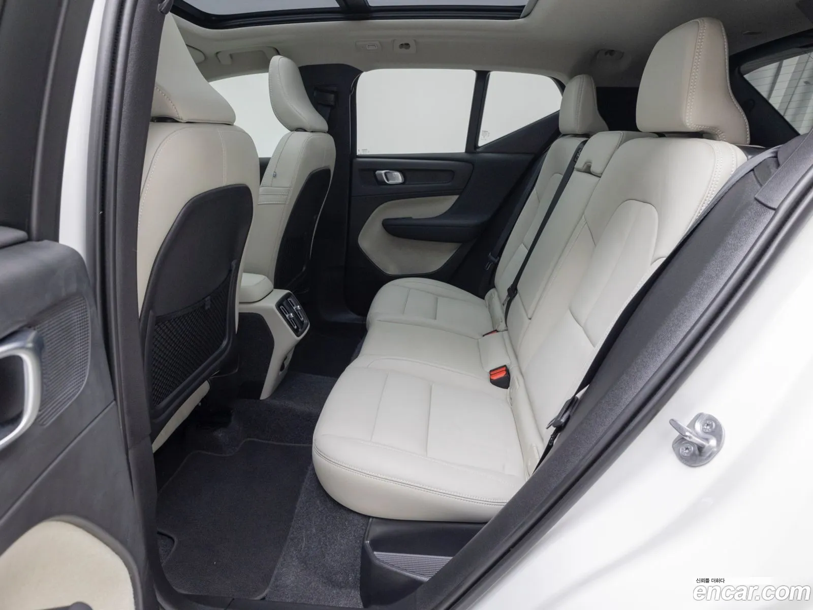 Volvo XC40 2025 — 8