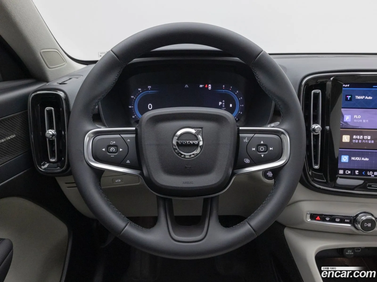 Volvo XC40 2025 — 5