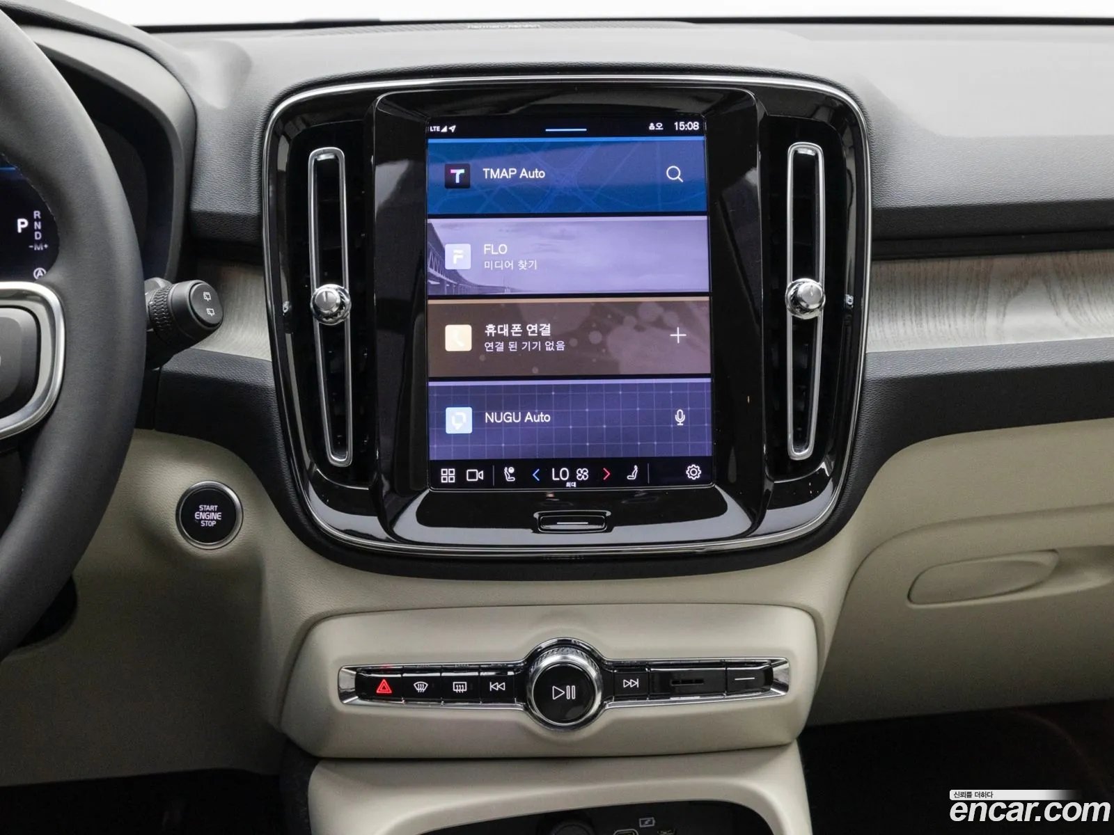 Volvo XC40 2025 — 3
