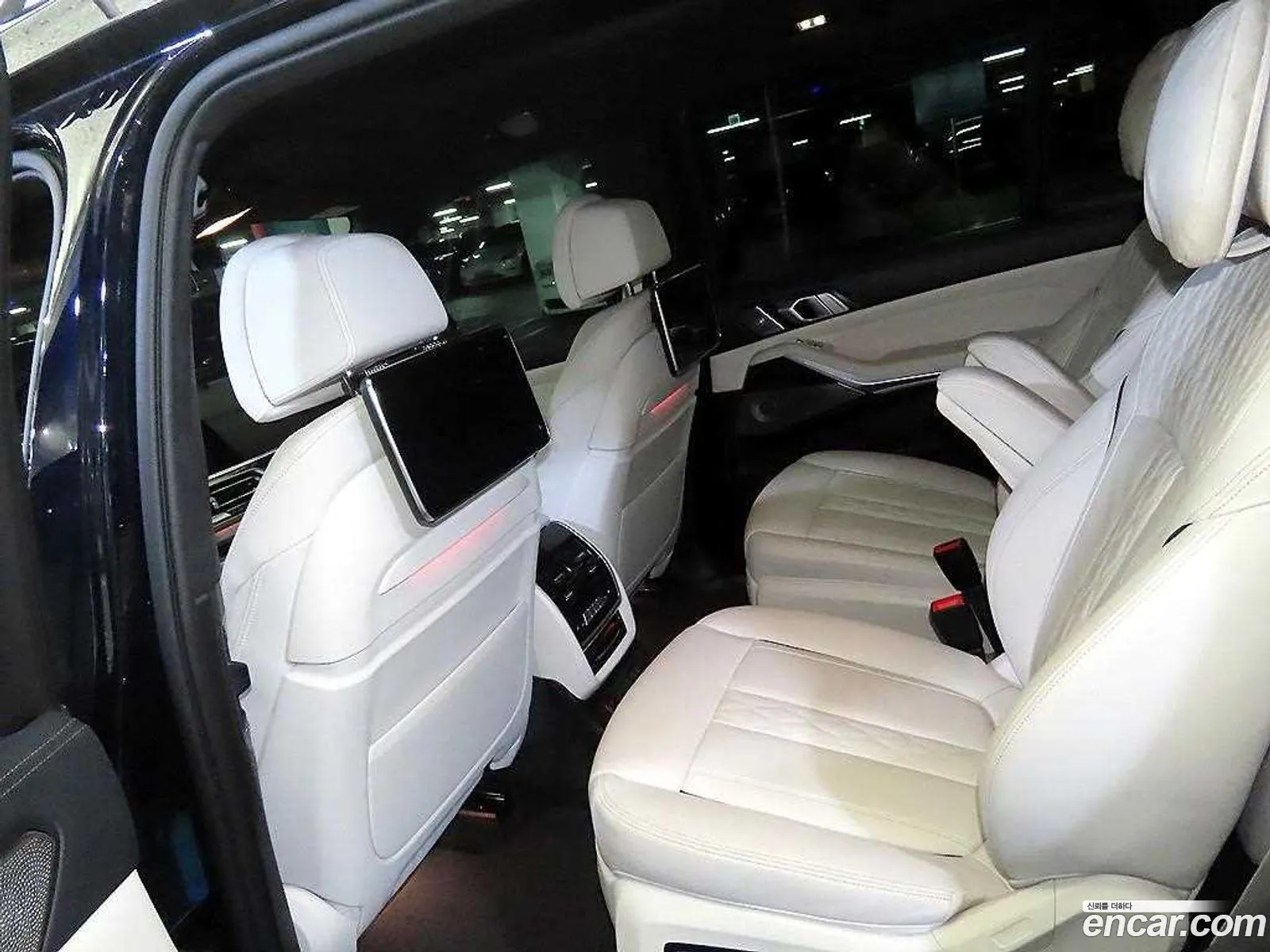BMW X7 2021 — 16