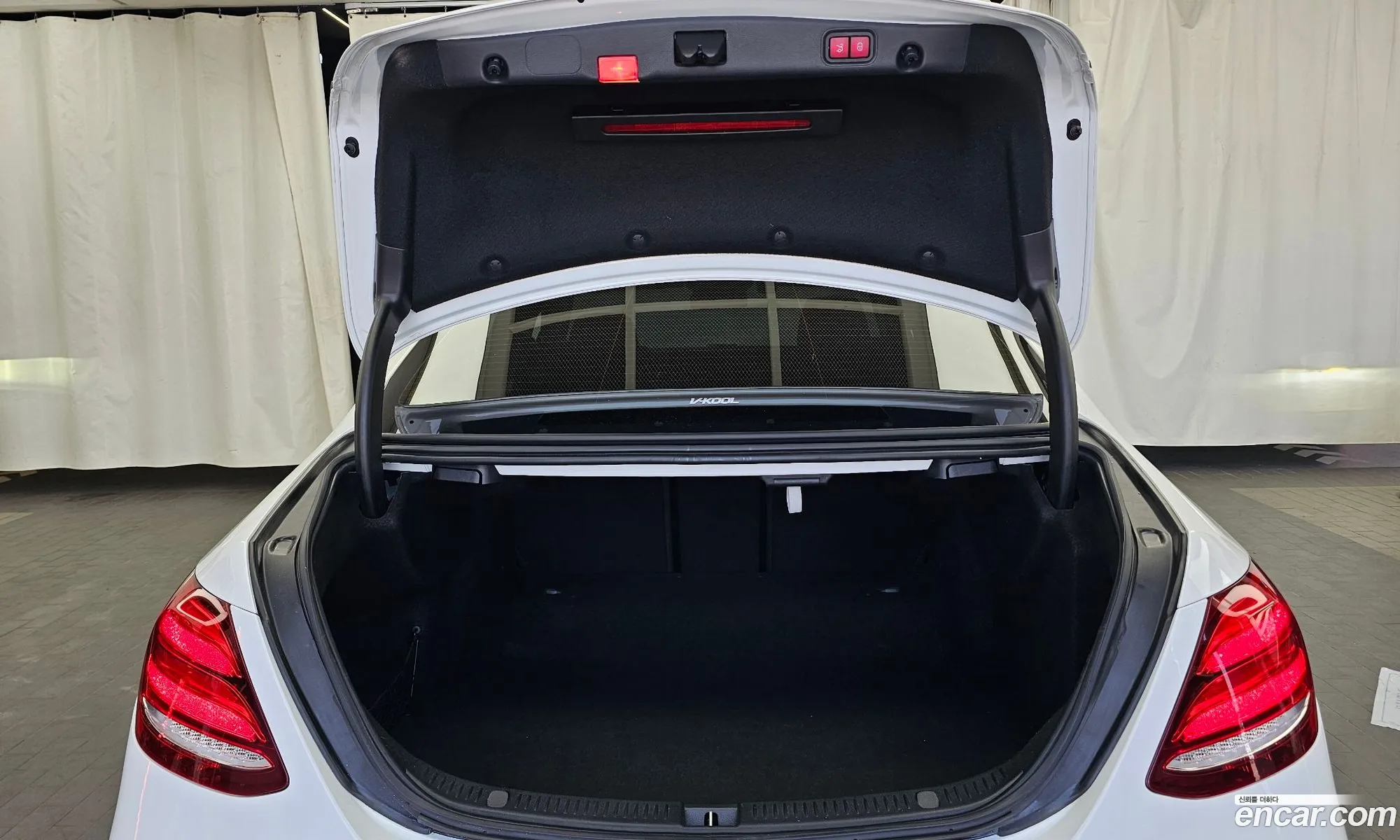Mercedes-Benz E-Class W213 2019 WDDZF0FB0KA617299 — 15