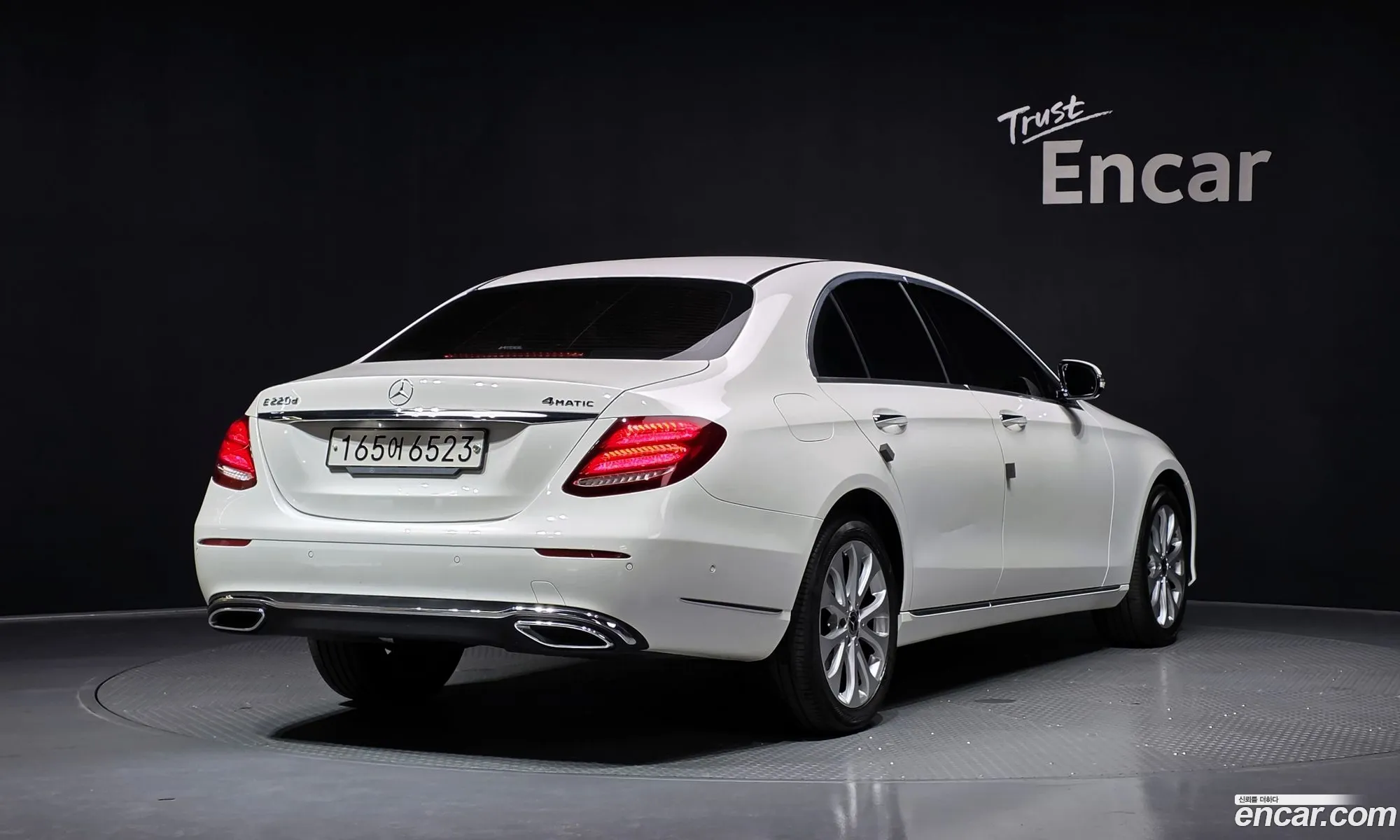 Mercedes-Benz E-Class W213 2019 WDDZF0FB0KA617299 — 18