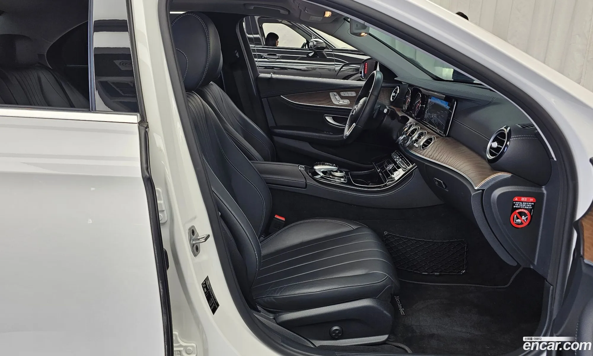 Mercedes-Benz E-Class W213 2019 WDDZF0FB0KA617299 — 2