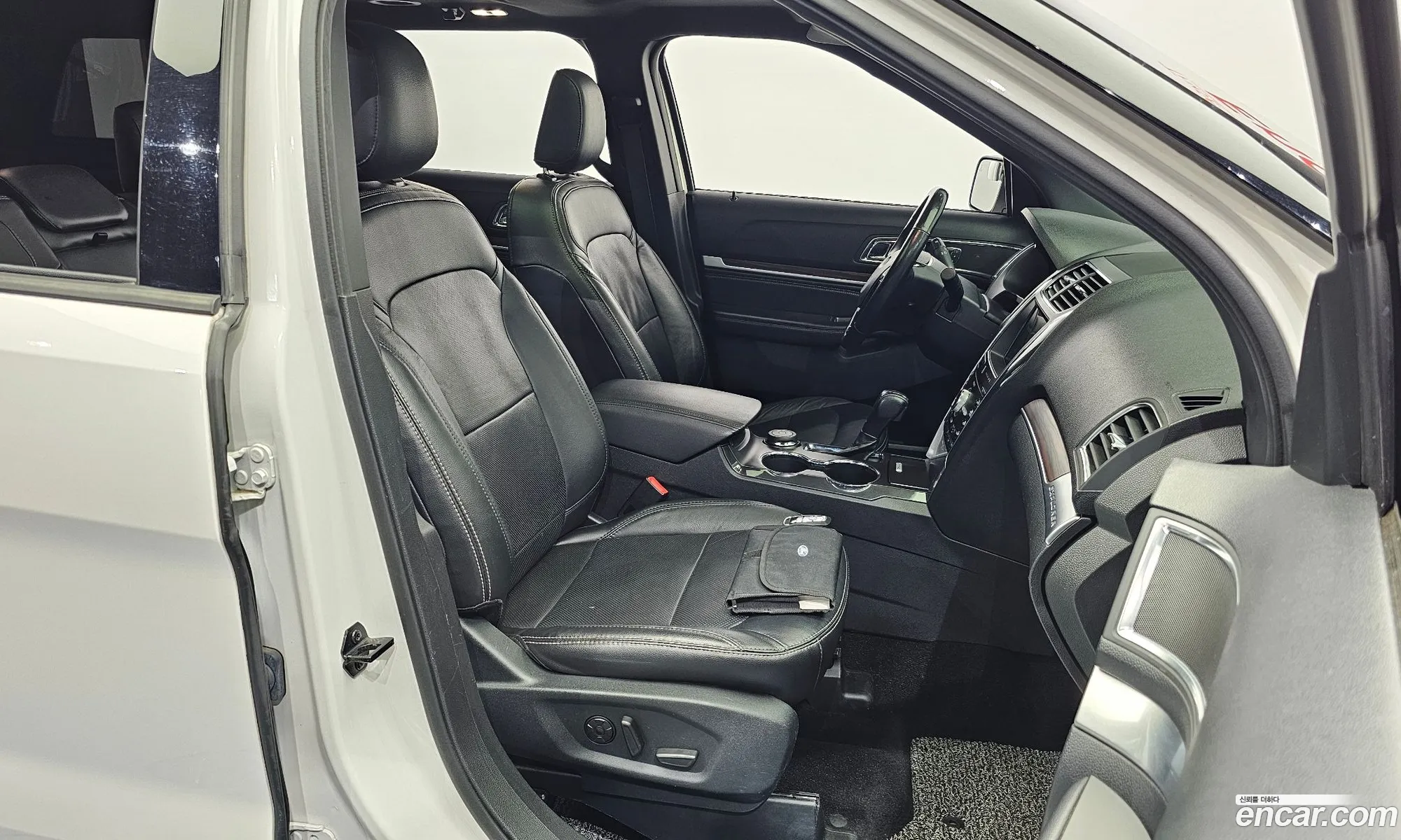 Ford Explorer 2019 1FM5K8FH3KGA33172 — 8