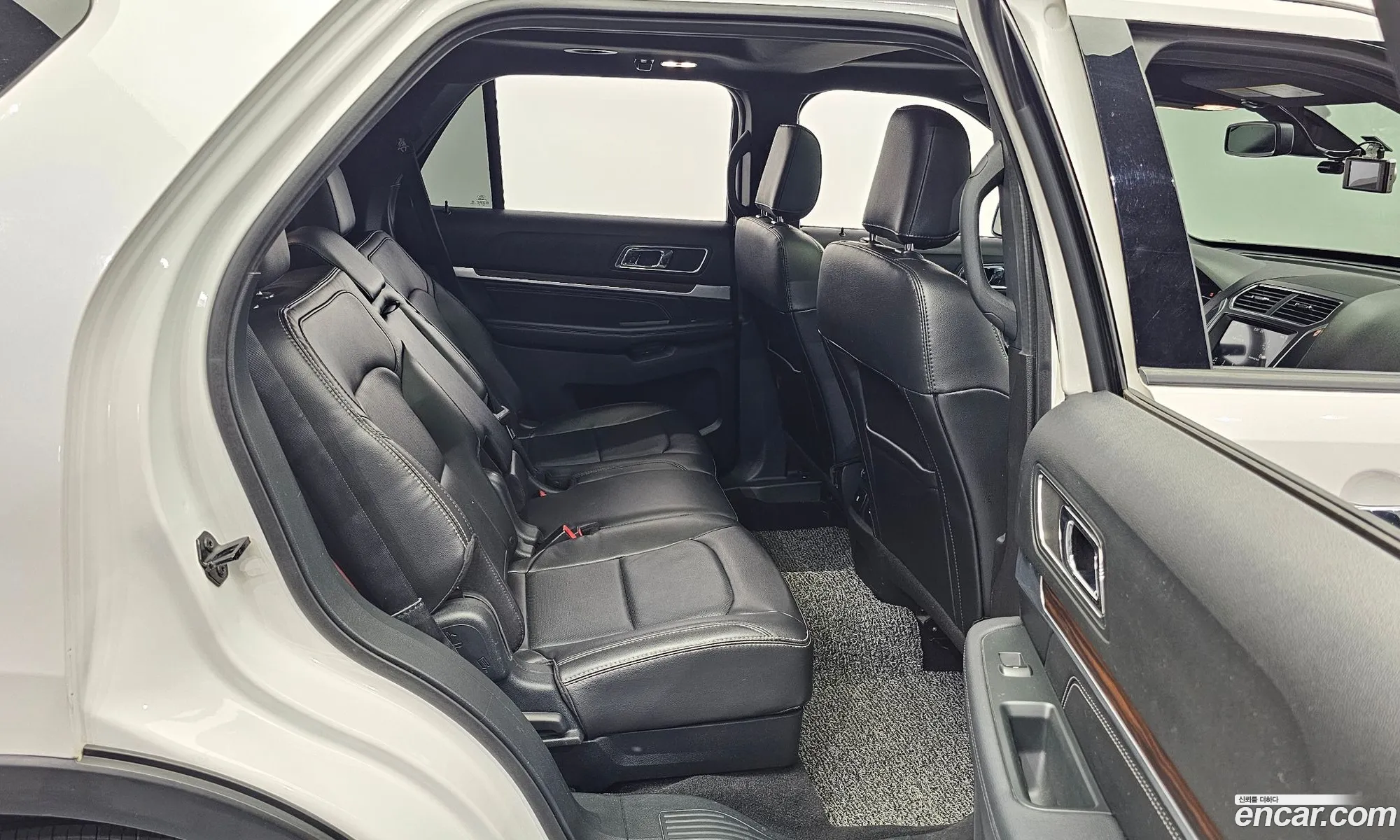Ford Explorer 2019 1FM5K8FH3KGA33172 — 5