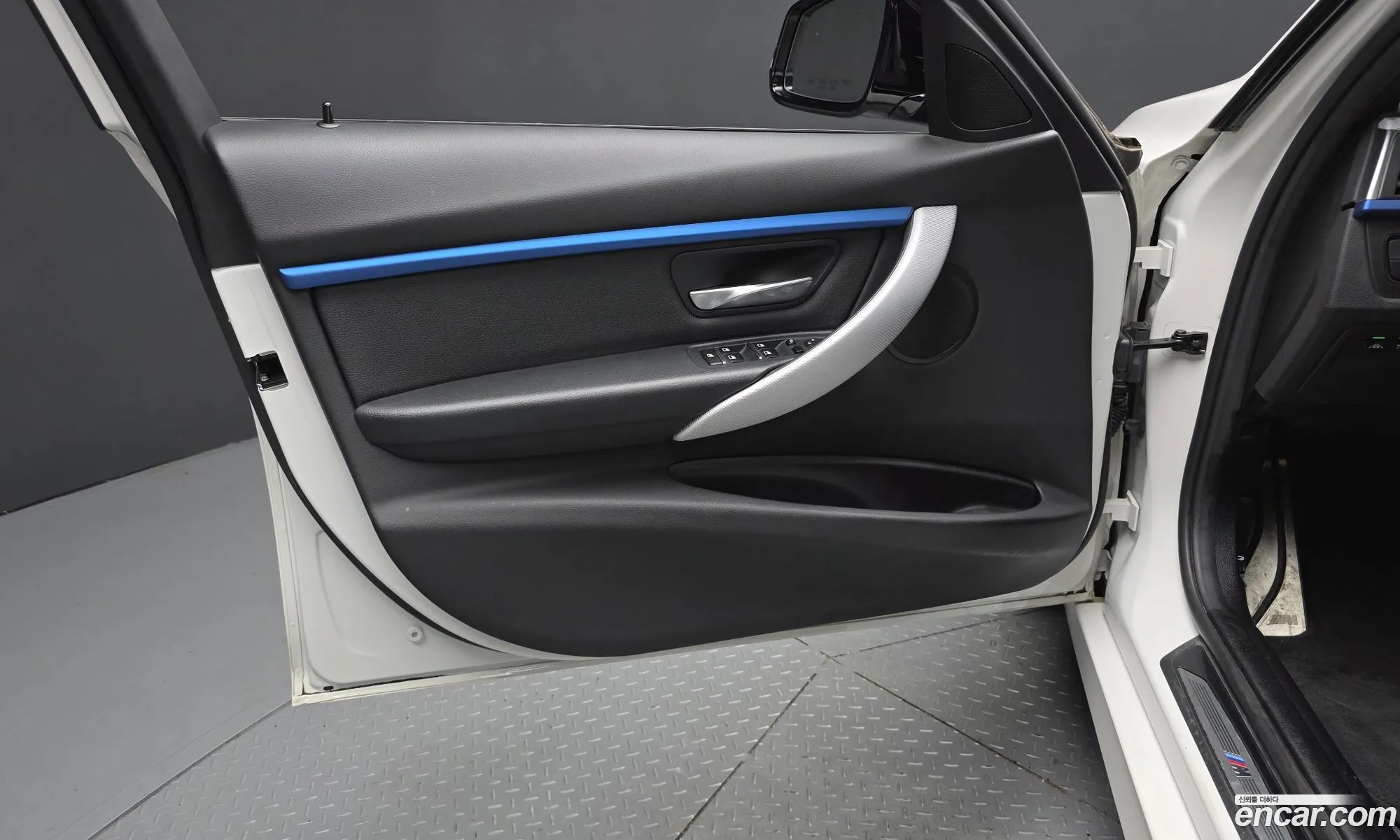 BMW 3 Series 2018 WBA8A9107JAE91729 — 29