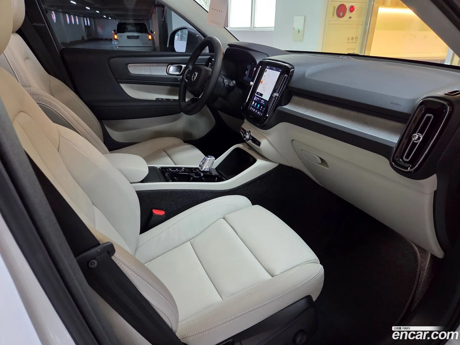 Volvo XC40 2026 — 3