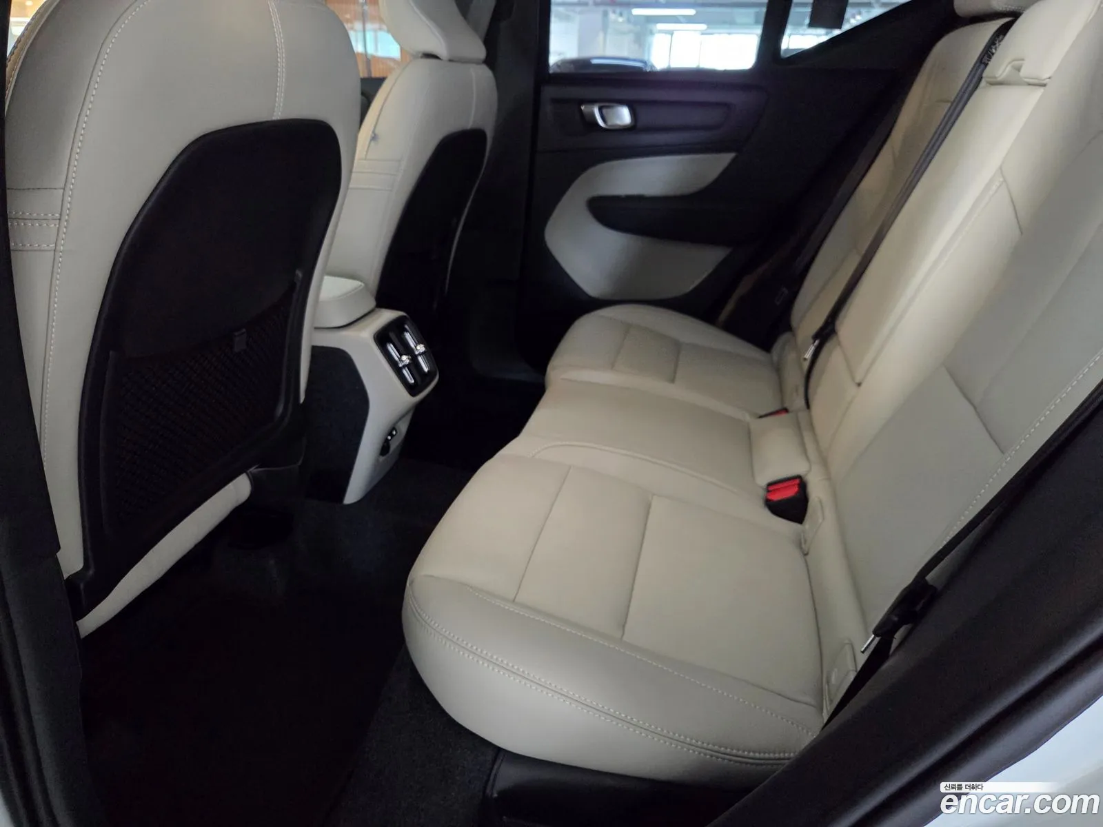 Volvo XC40 2026 — 7