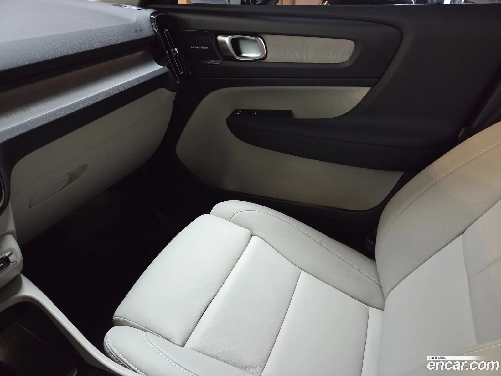 Volvo XC40 2026 — 13