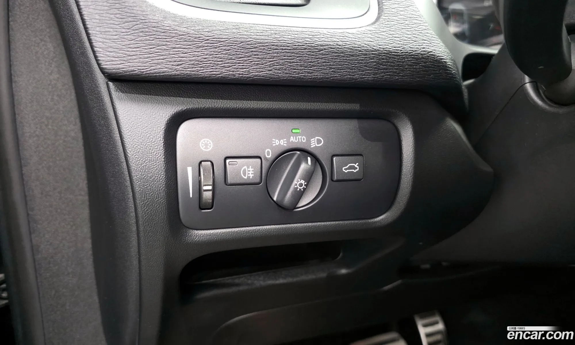Volvo V40 2015 YV1MV40LDF2227782 — 10
