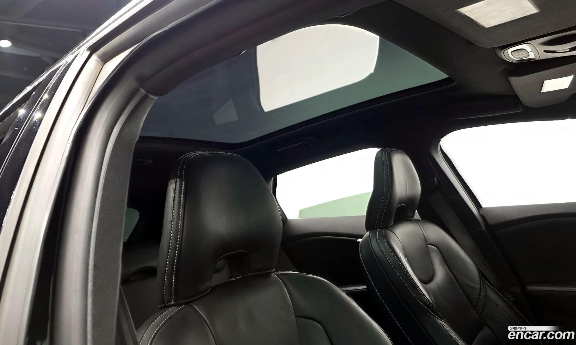 Volvo V40 2015 YV1MV40LDF2227782 — 11