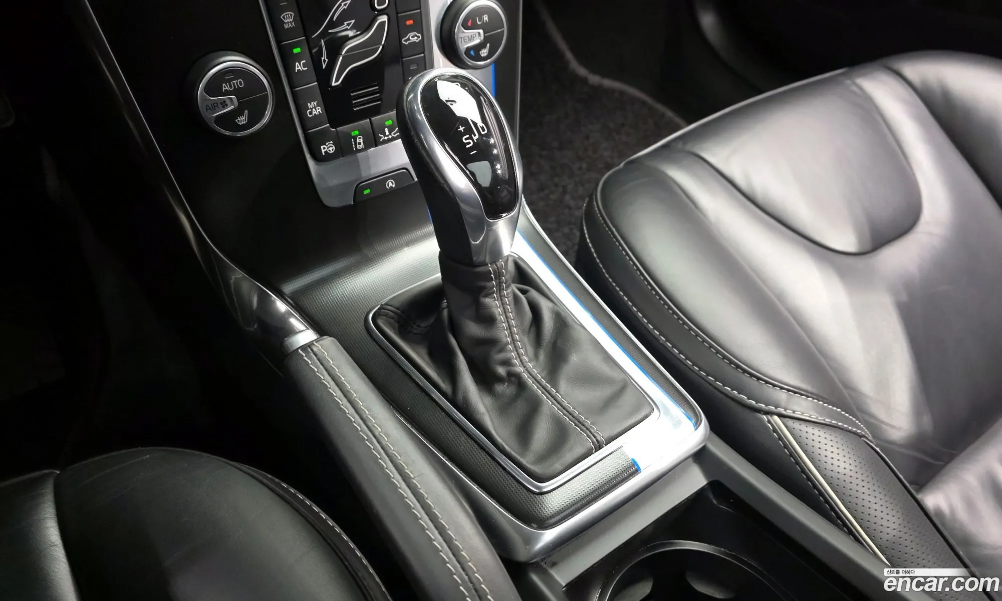 Volvo V40 2015 YV1MV40LDF2227782 — 3
