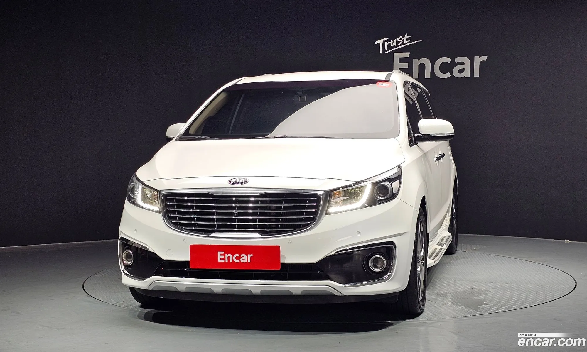 Kia Carnival 2017 KNAMC81ABJS377482 — 3
