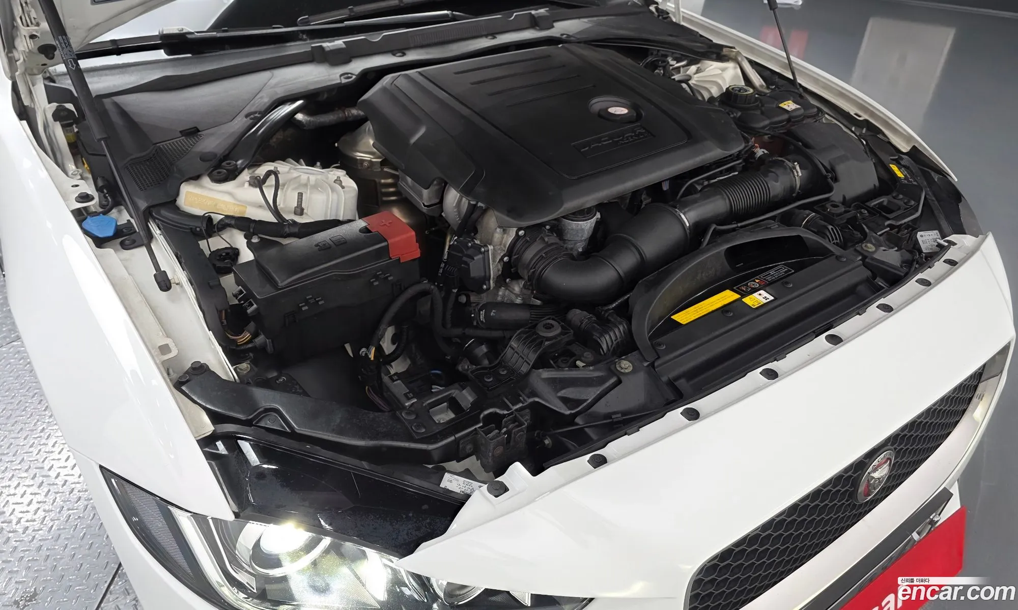 Jaguar XE 2017 SAJAA4BN2HCP05024 — 12