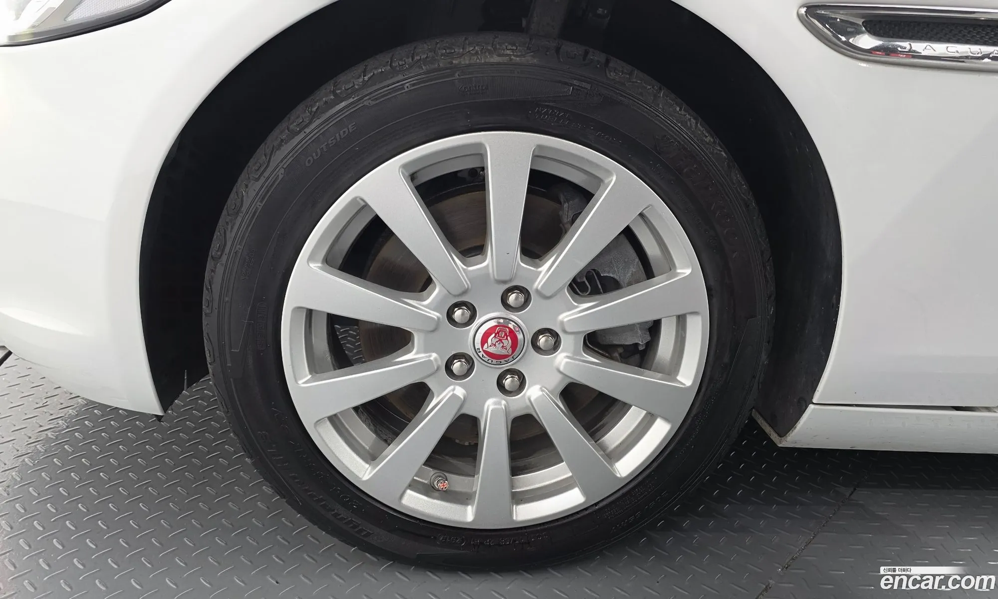 Jaguar XE 2017 SAJAA4BN2HCP05024 — 13