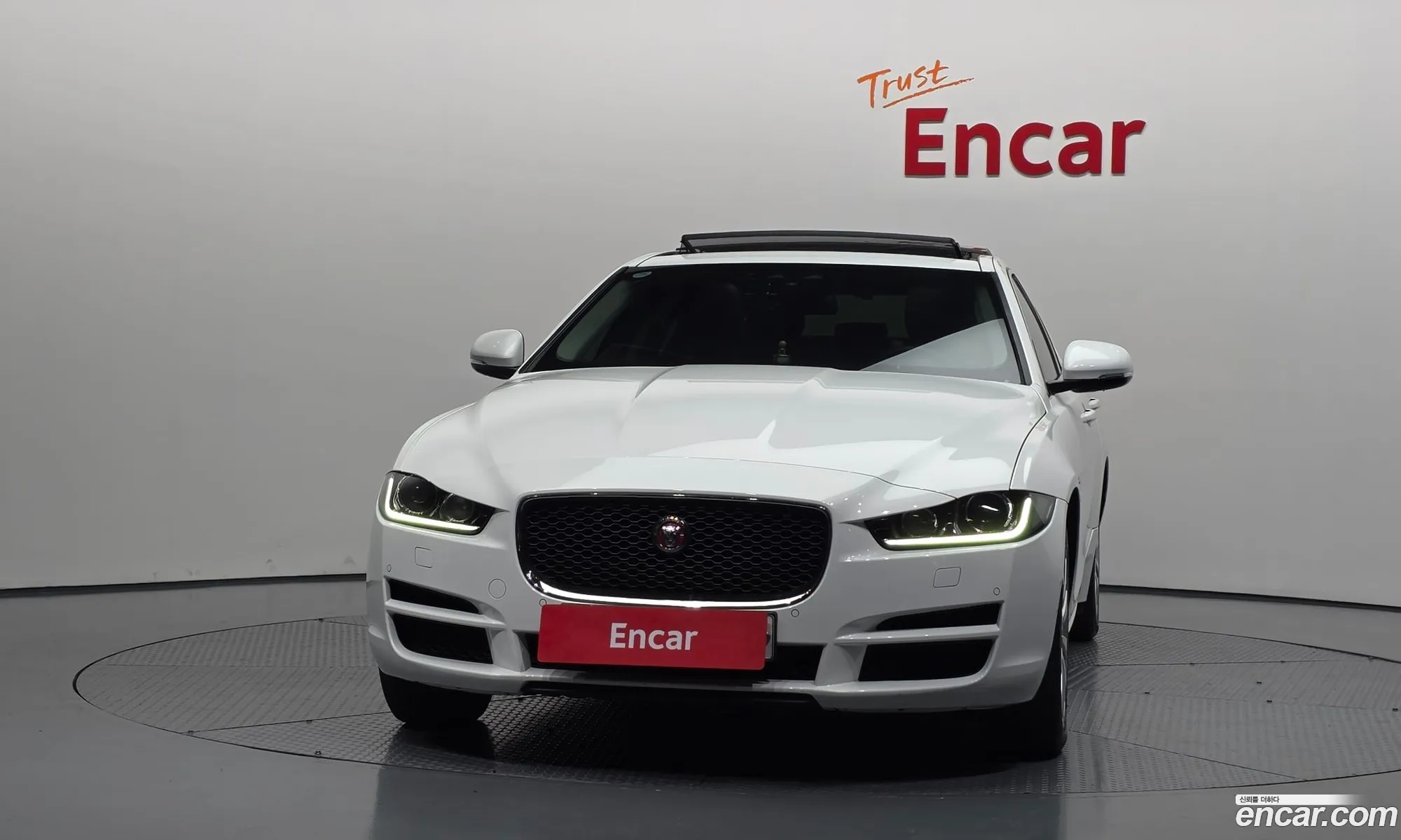 Jaguar XE 2017 SAJAA4BN2HCP05024 — 5