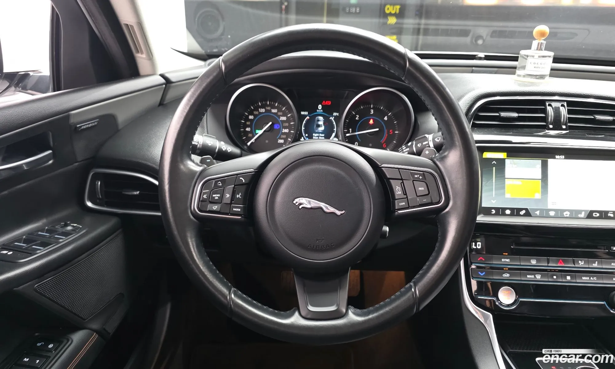 Jaguar XE 2017 SAJAA4BN2HCP05024 — 17