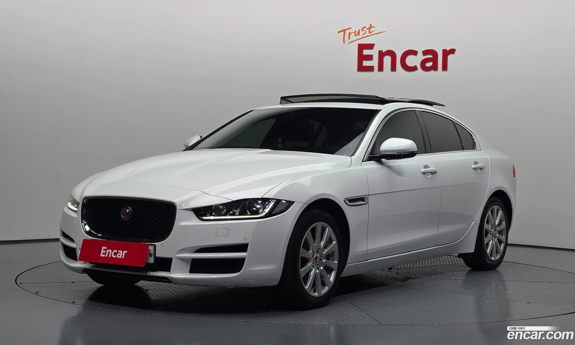 Jaguar XE 2017 SAJAA4BN2HCP05024 — 14