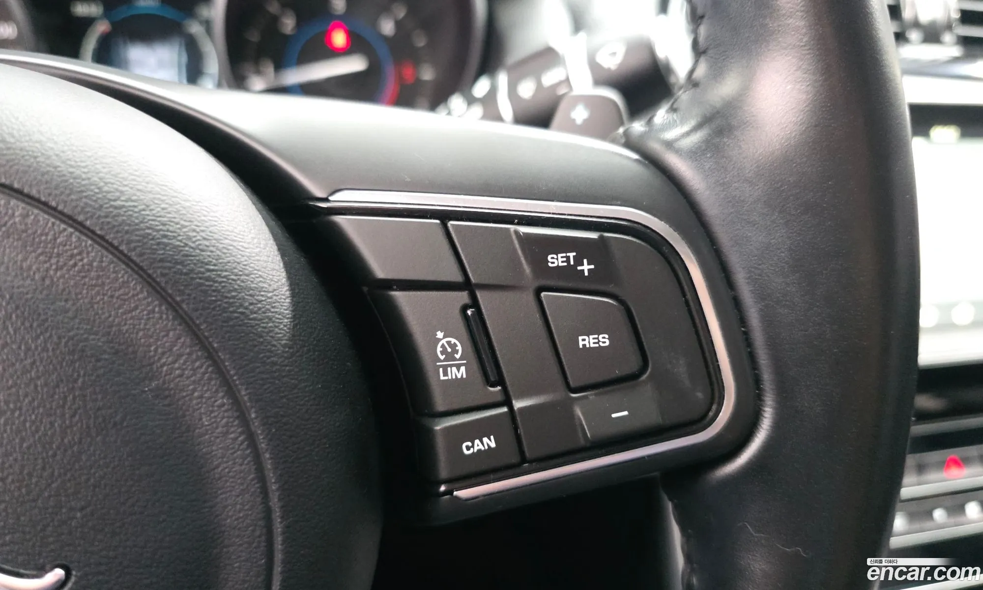 Jaguar XE 2017 SAJAA4BN2HCP05024 — 2