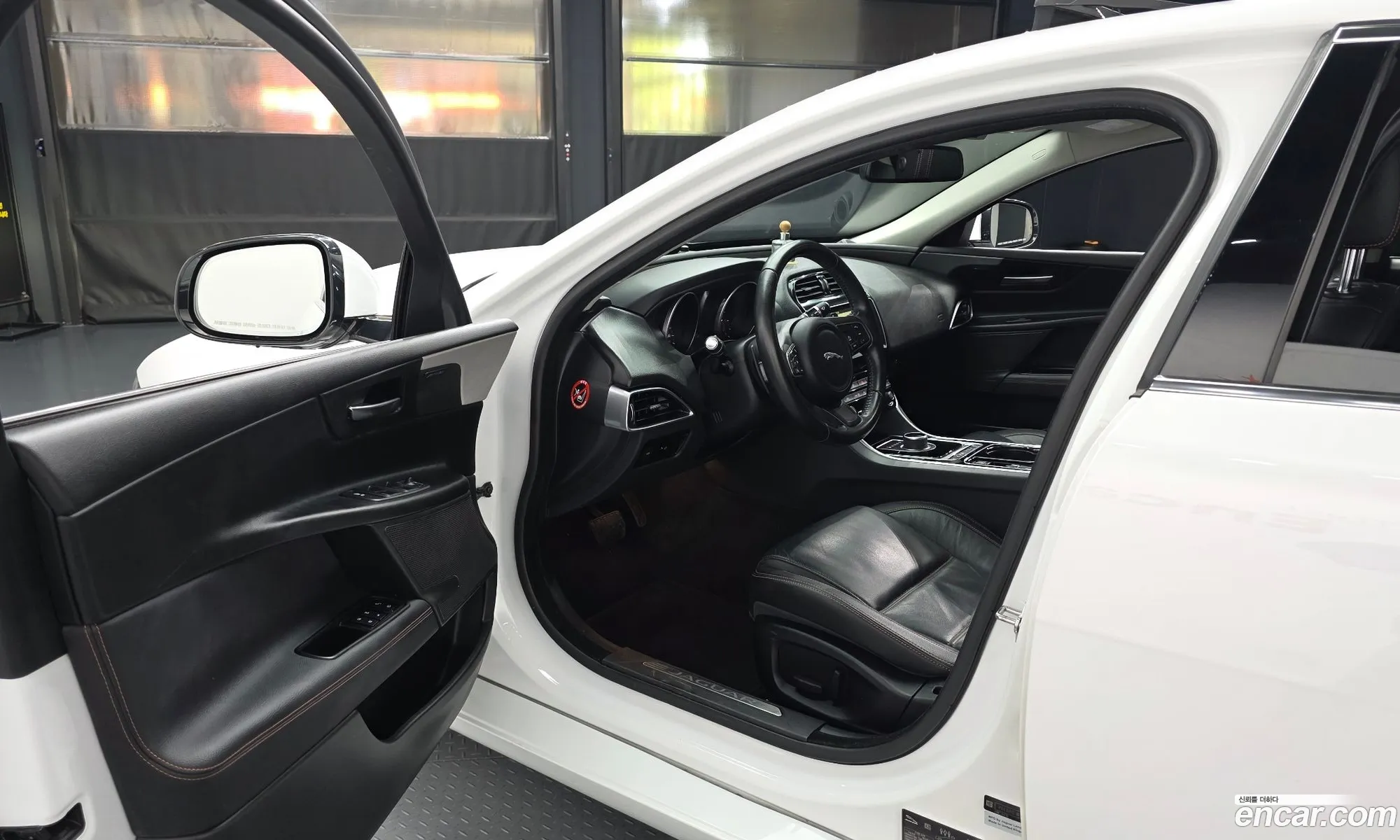Jaguar XE 2017 SAJAA4BN2HCP05024 — 8