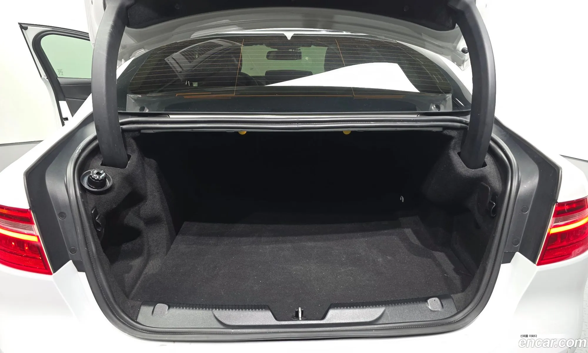 Jaguar XE 2017 SAJAA4BN2HCP05024 — 19
