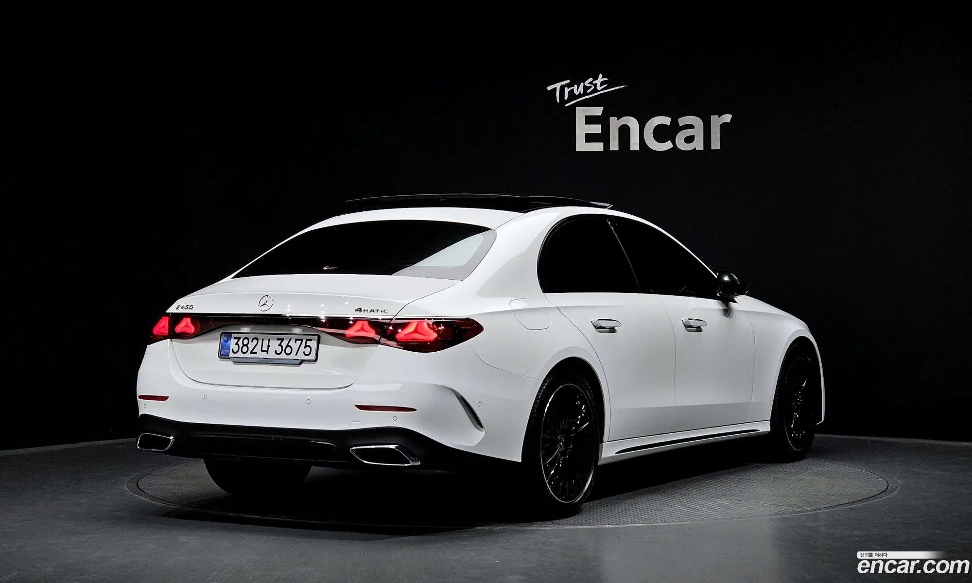 Mercedes-Benz E-Class W214 2026 — 18