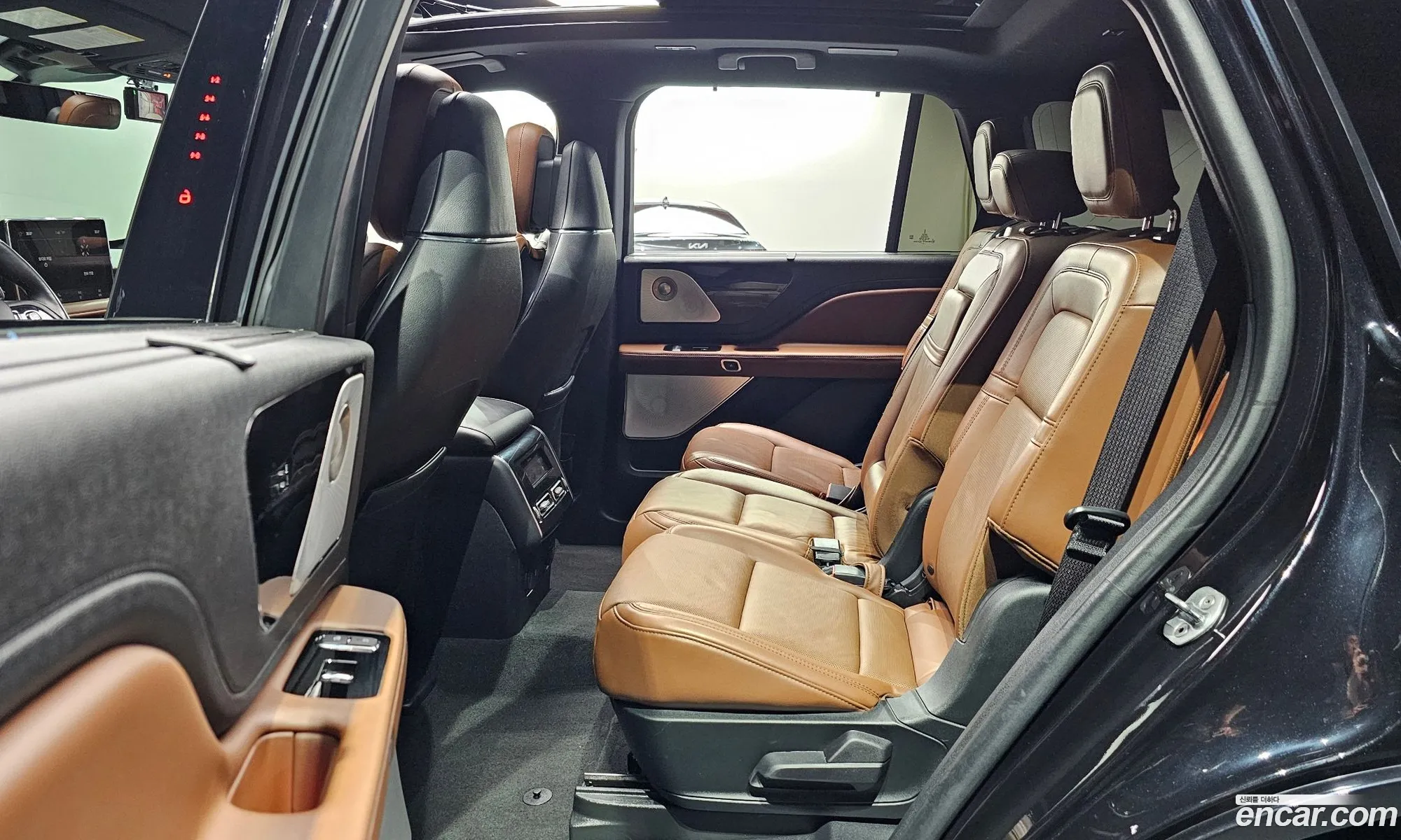 Lincoln Aviator 2023 5LM5J7XC3PGL12514 — 16