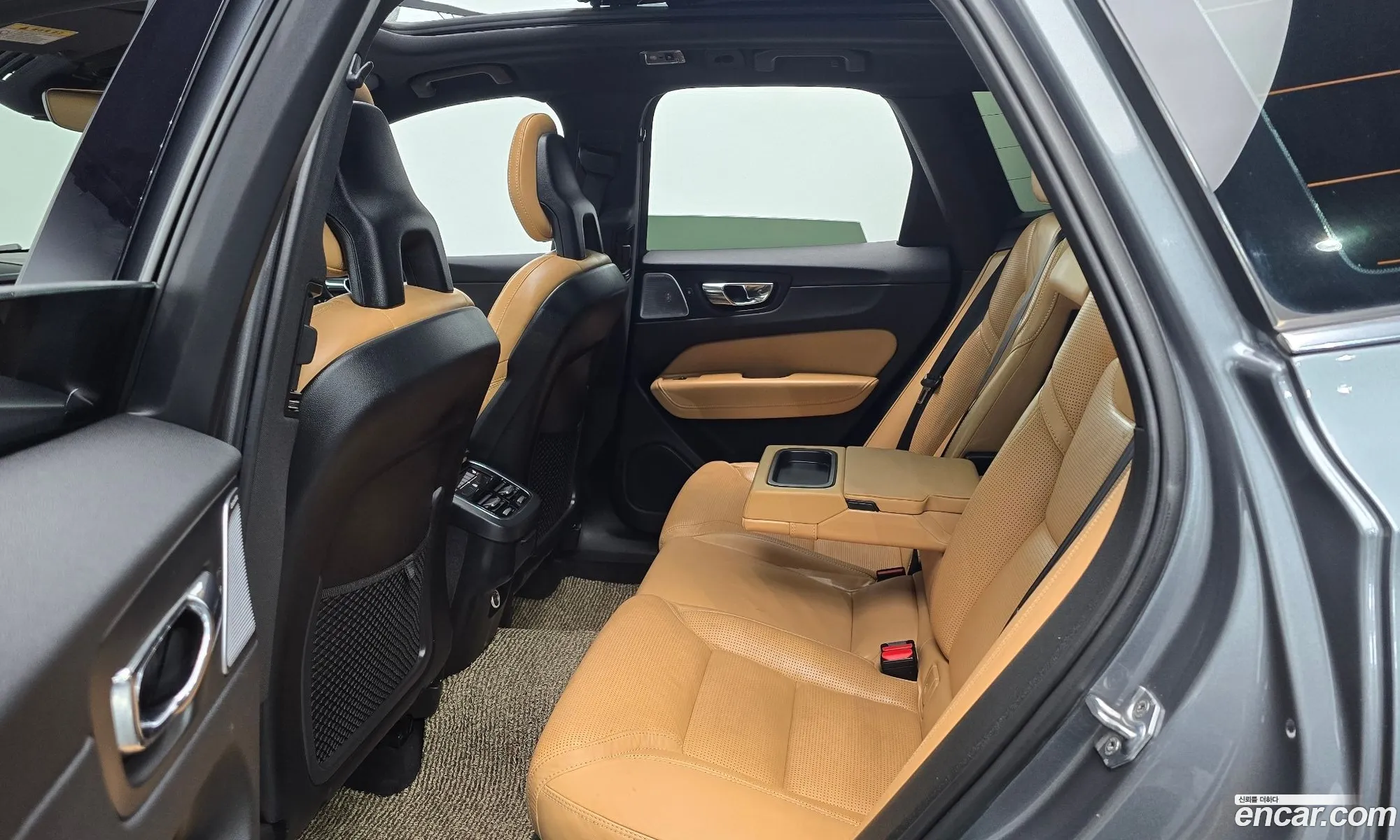Volvo XC60 2018 YV1UZA8ACJ1023520 — 8
