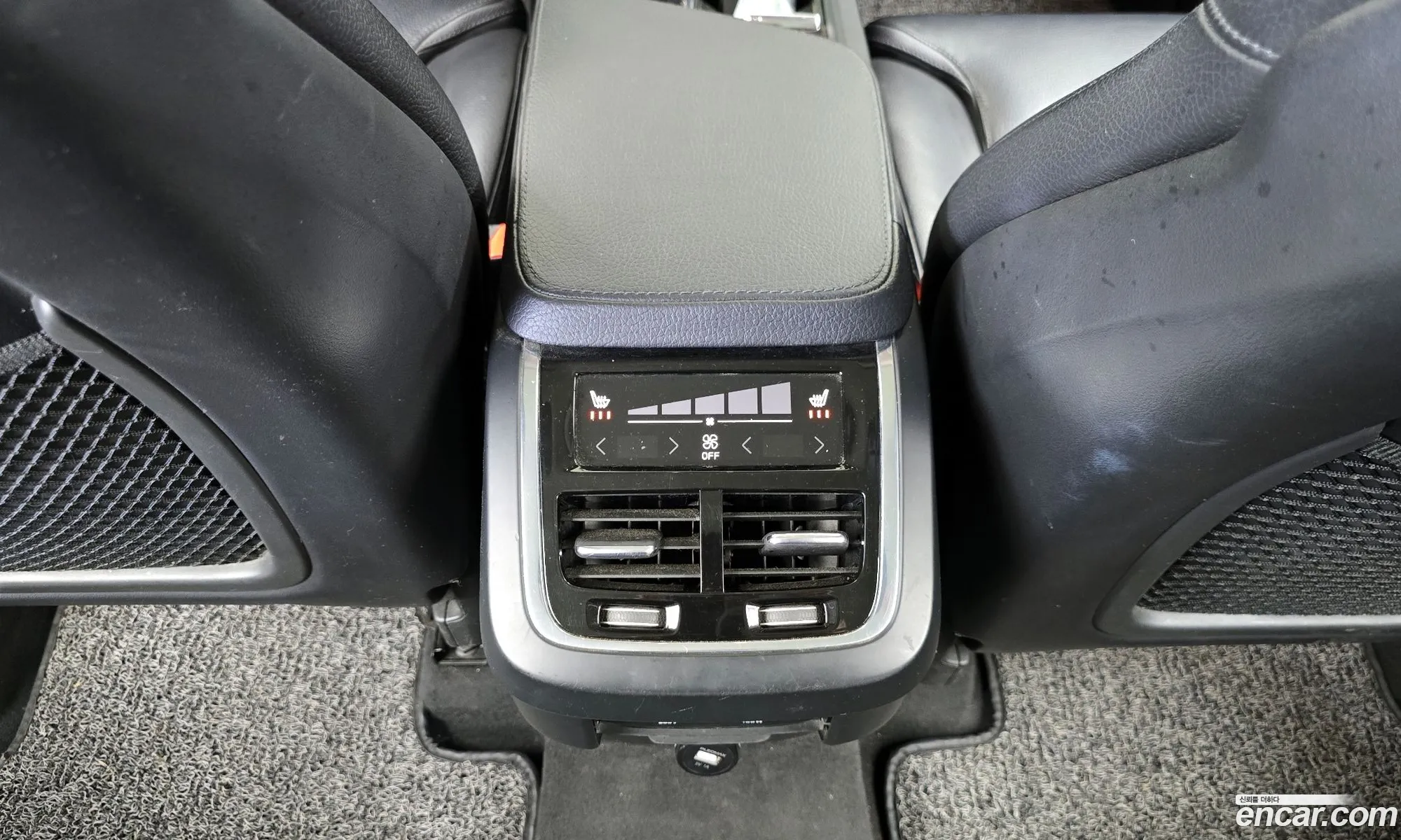 Volvo XC90 2017 — 28