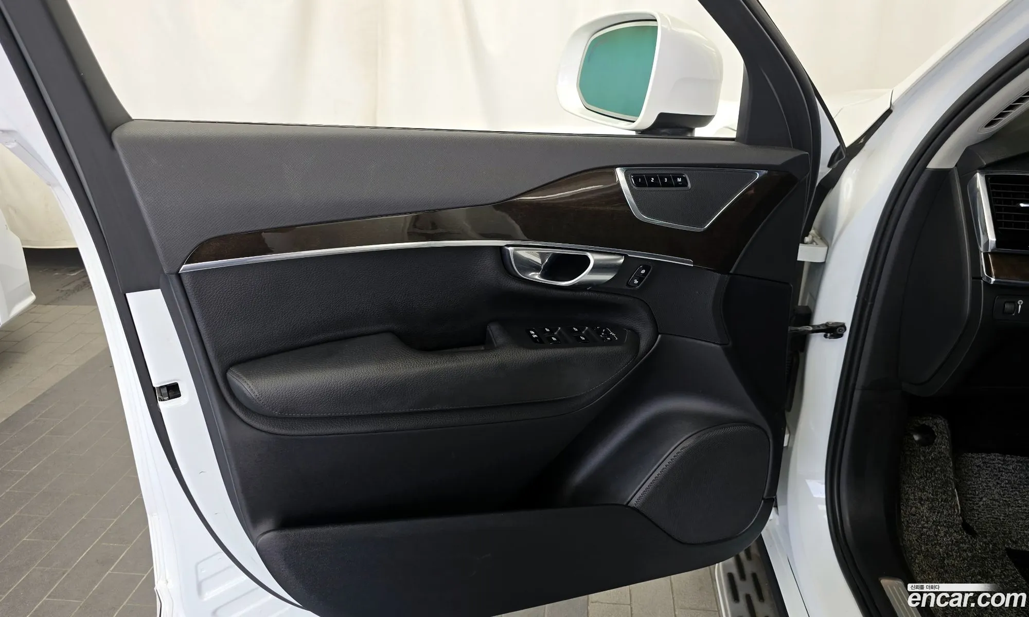 Volvo XC90 2017 — 25