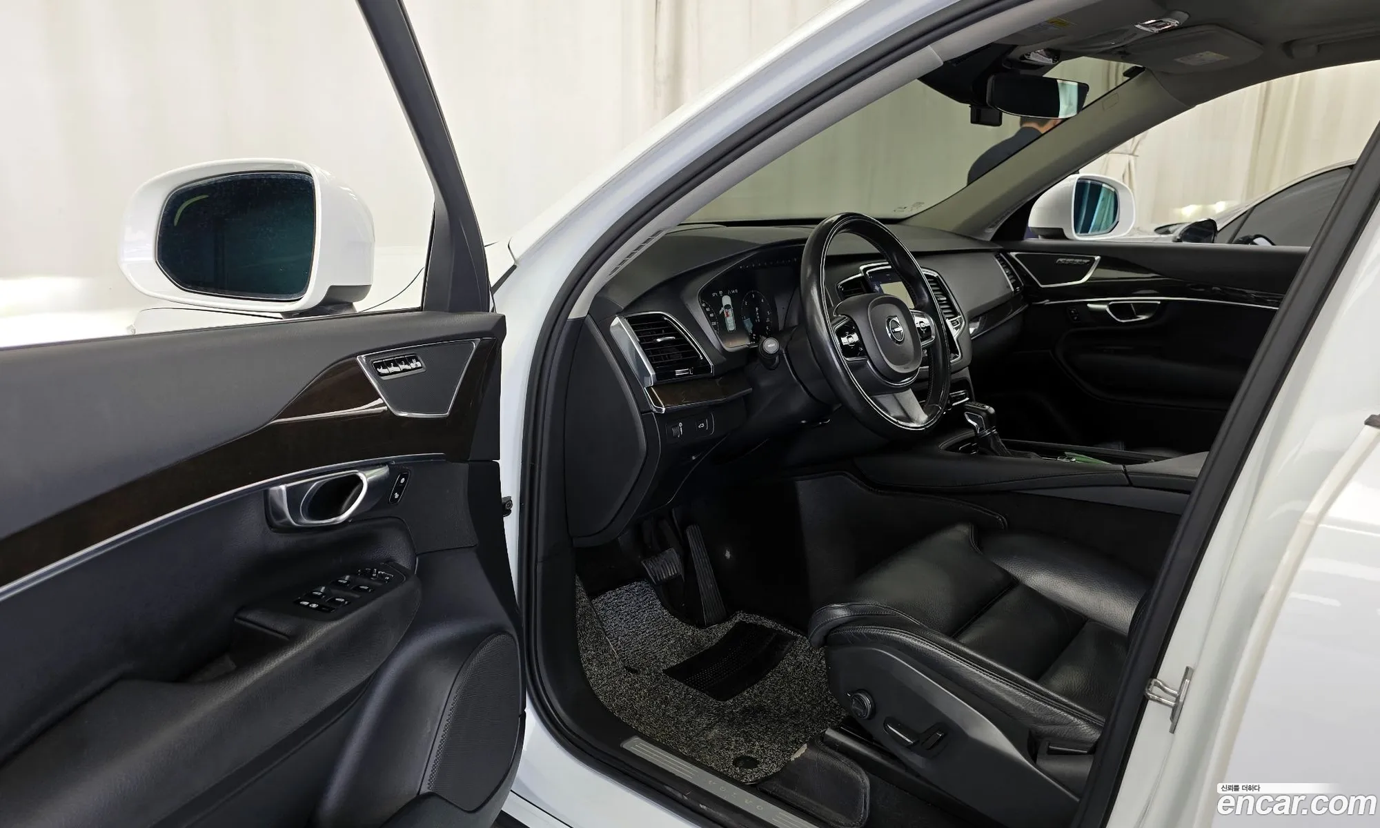 Volvo XC90 2017 — 18