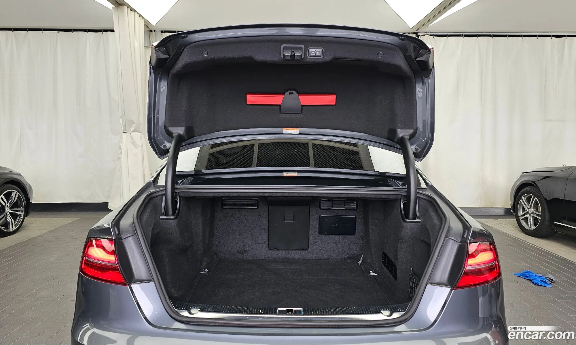 Audi A8 2015 WAUZZZ4H8FN010561 — 8