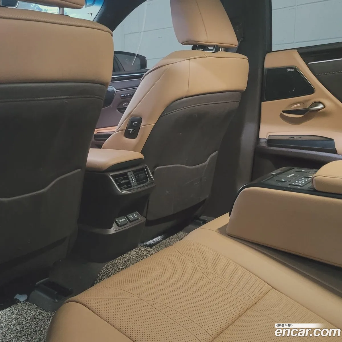 Lexus ES300h 7th Gen 2021 — 10