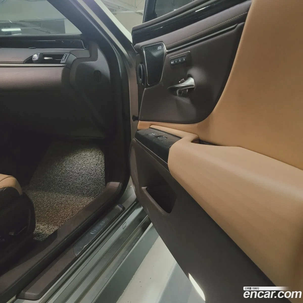 Lexus ES300h 7th Gen 2021 — 13