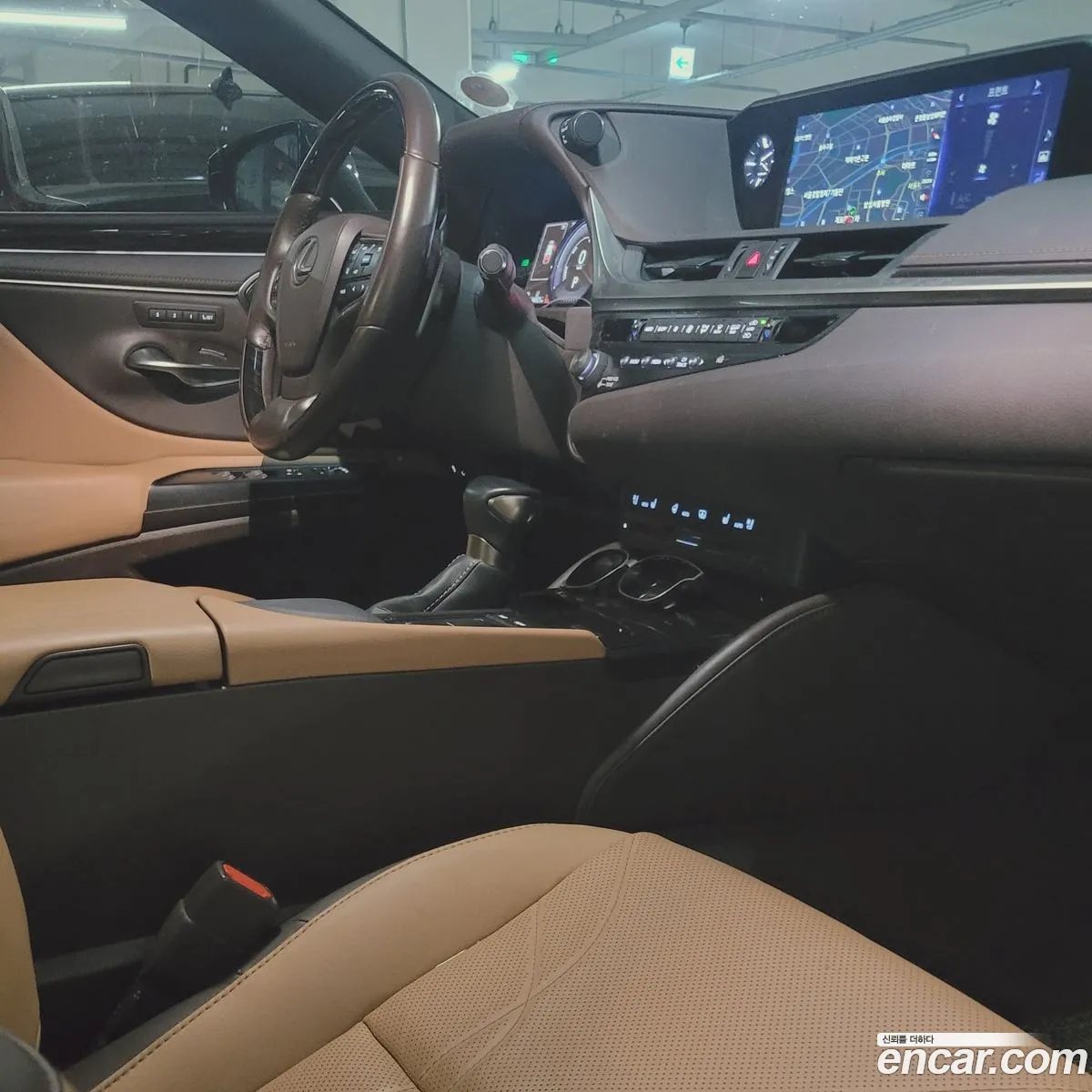 Lexus ES300h 7th Gen 2021 — 15