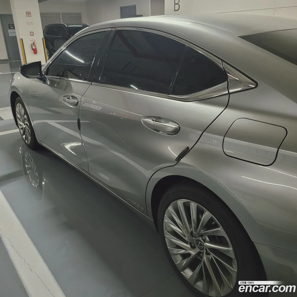 Lexus ES300h 7th Gen 2021 — 7