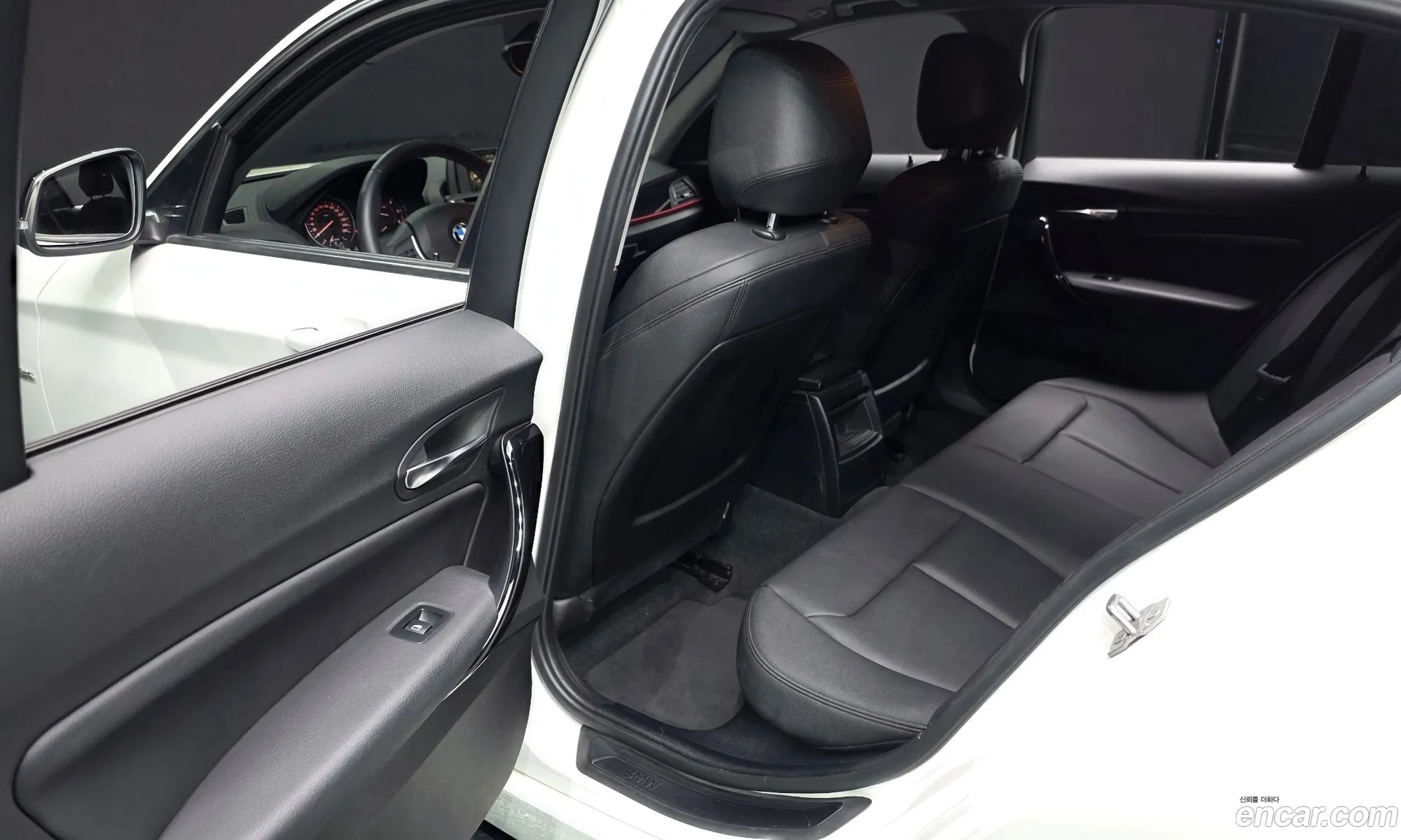 BMW 1 Series 2016 WBA1S5106G5D24898 — 4