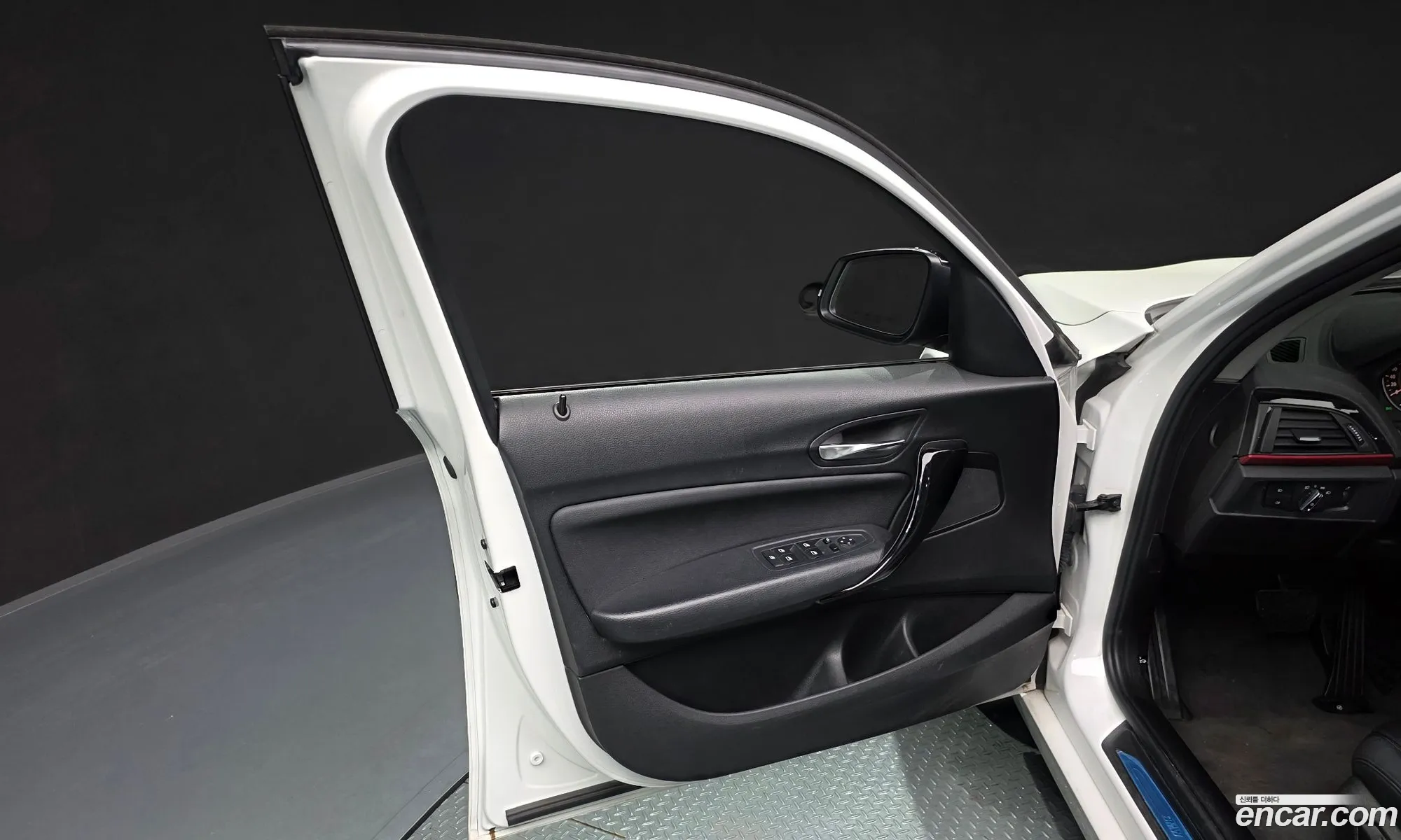 BMW 1 Series 2016 WBA1S5106G5D24898 — 14