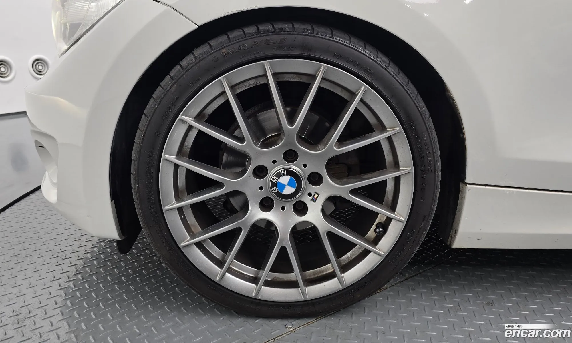 BMW 1 Series 2011 WBAUR3105BVL41873 — 12