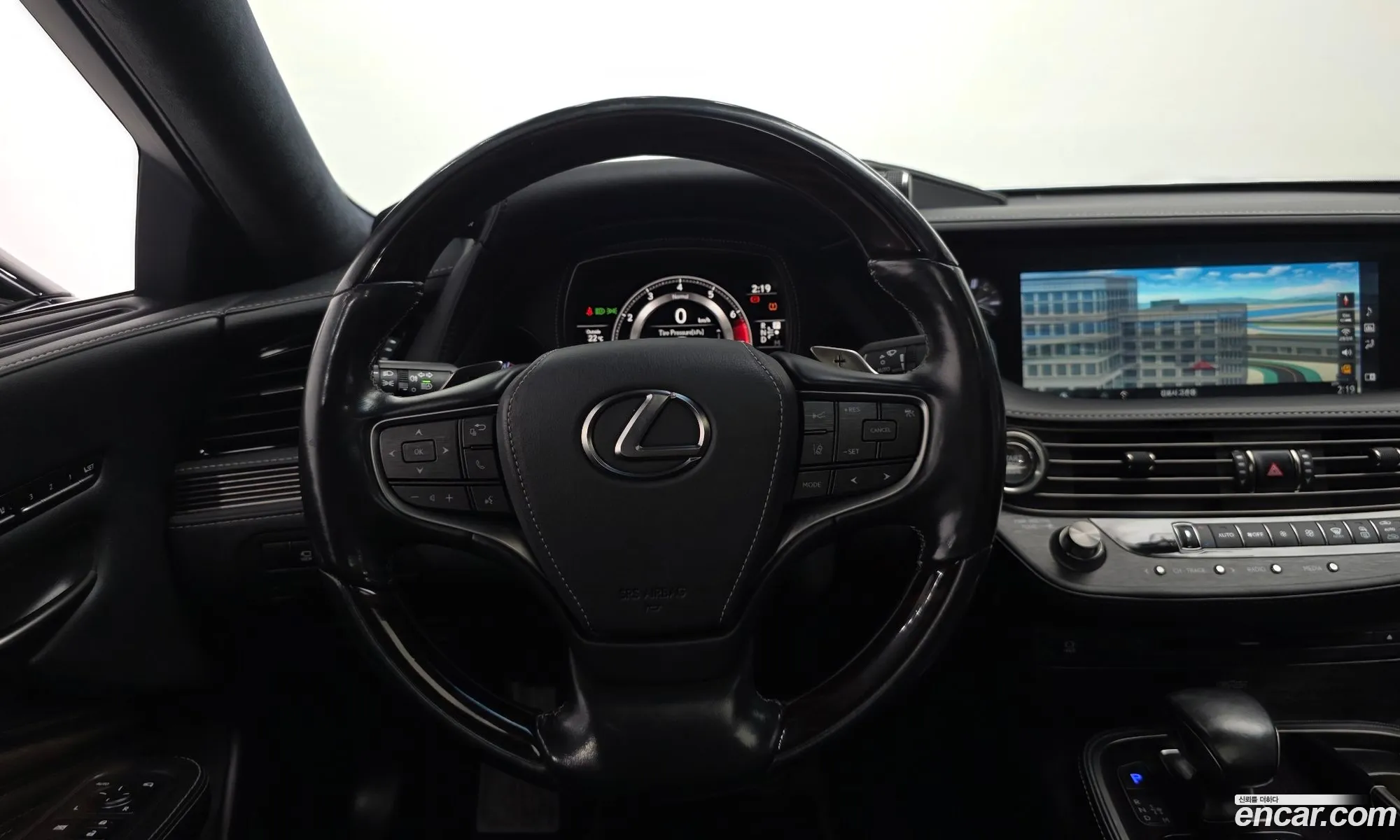 Lexus LS500 2018 — 19
