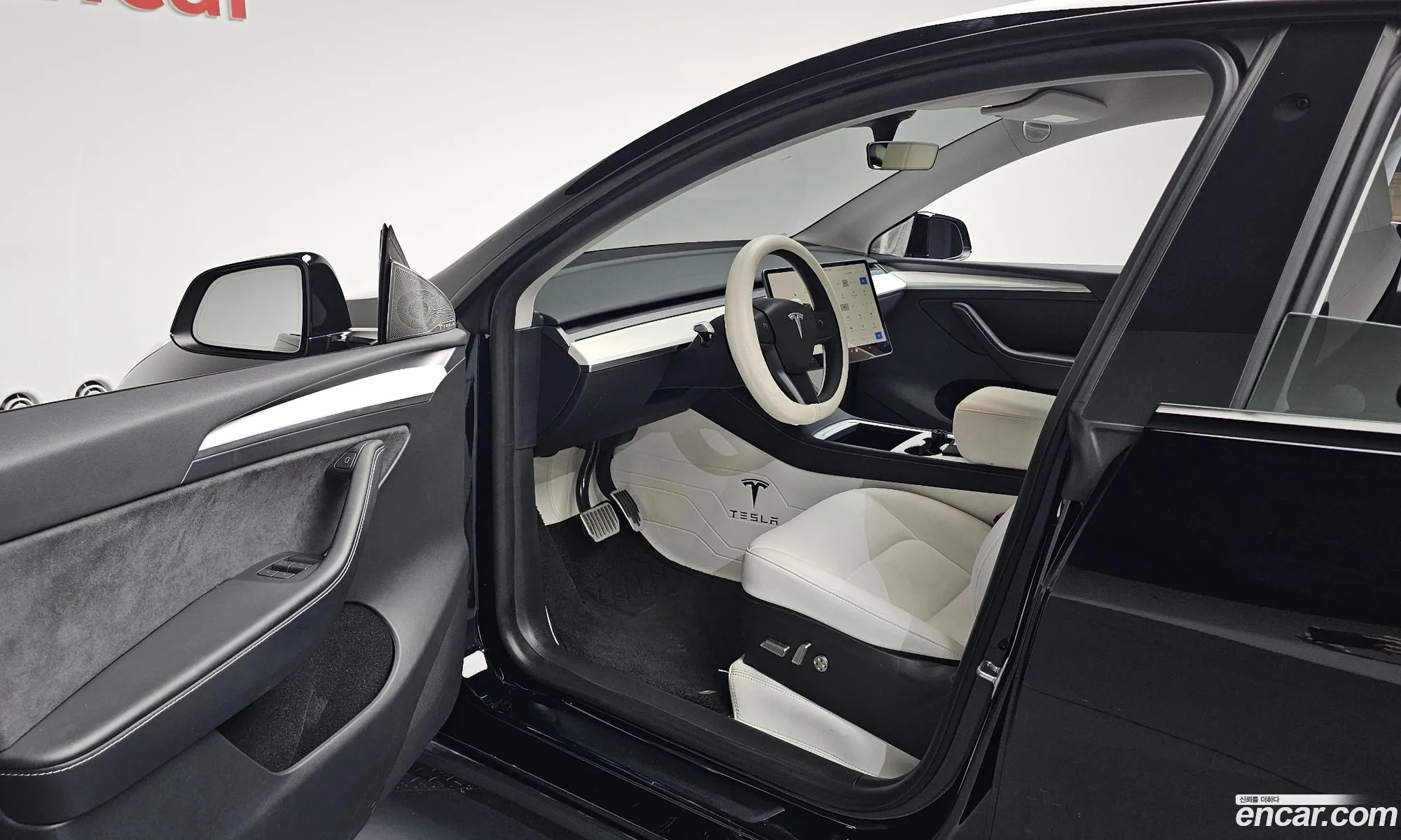 Tesla Model Y 2024 LRWYGCFS5RC426879 — 31
