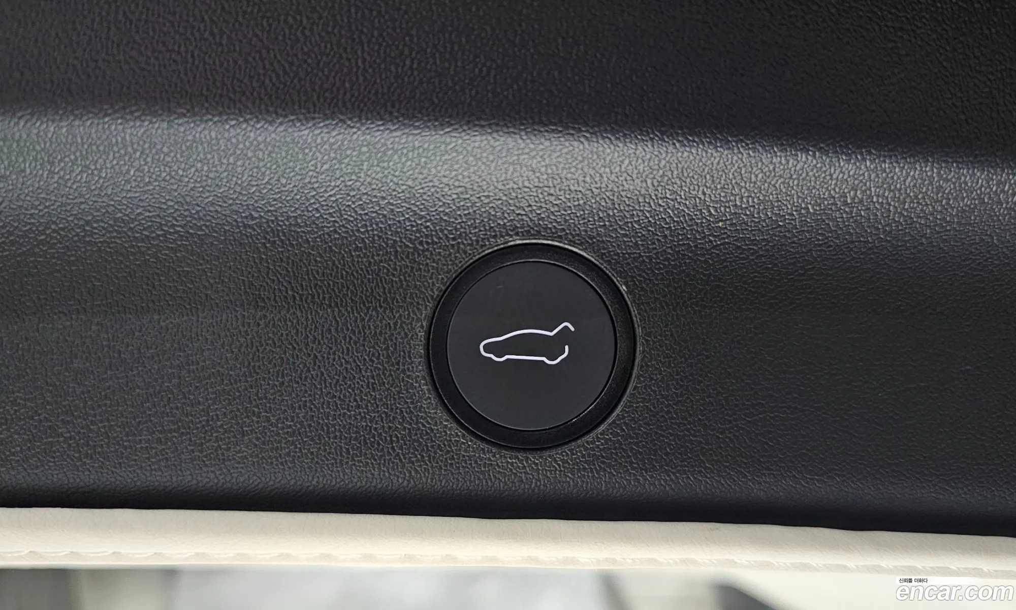 Tesla Model Y 2024 LRWYGCFS5RC426879 — 5
