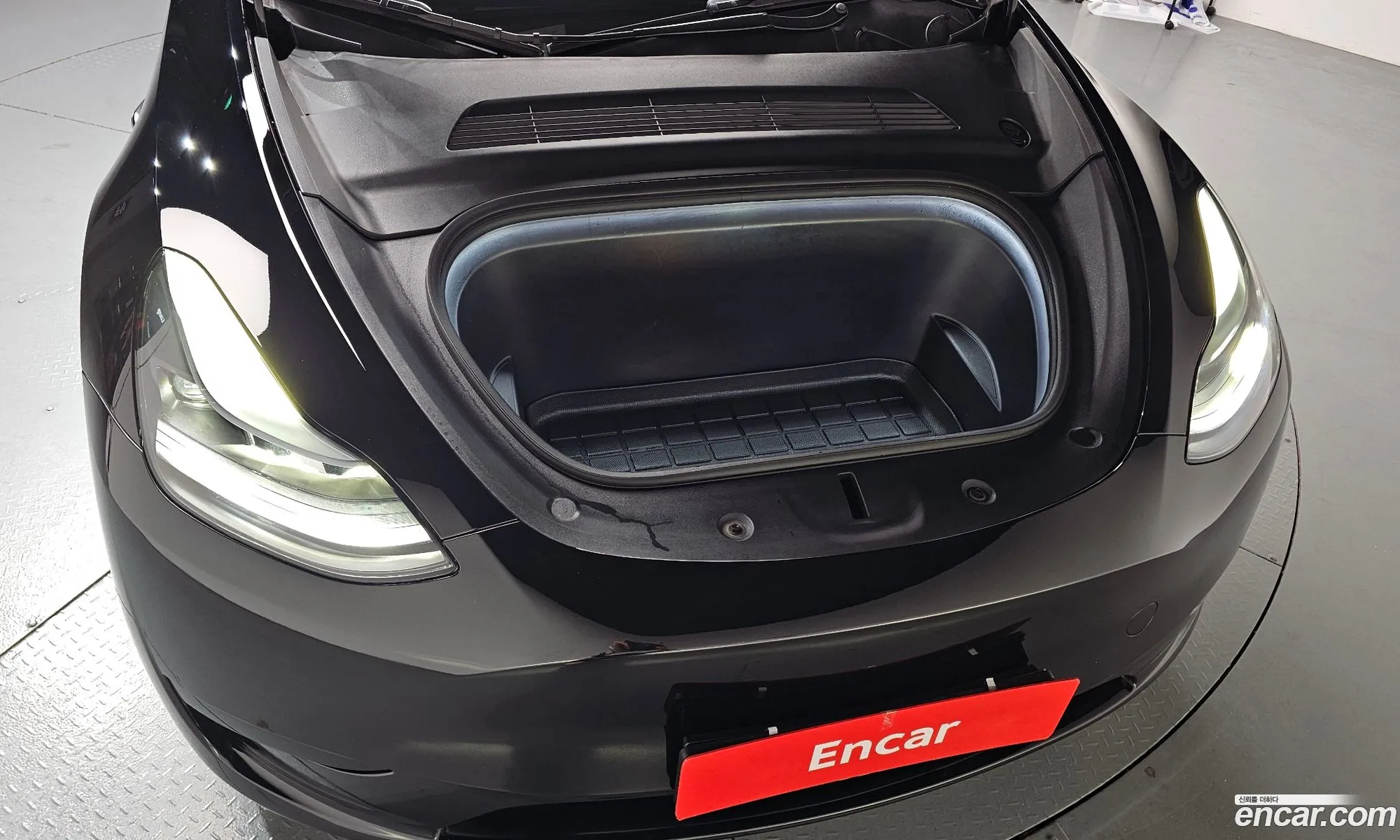 Tesla Model Y 2024 LRWYGCFS5RC426879 — 2